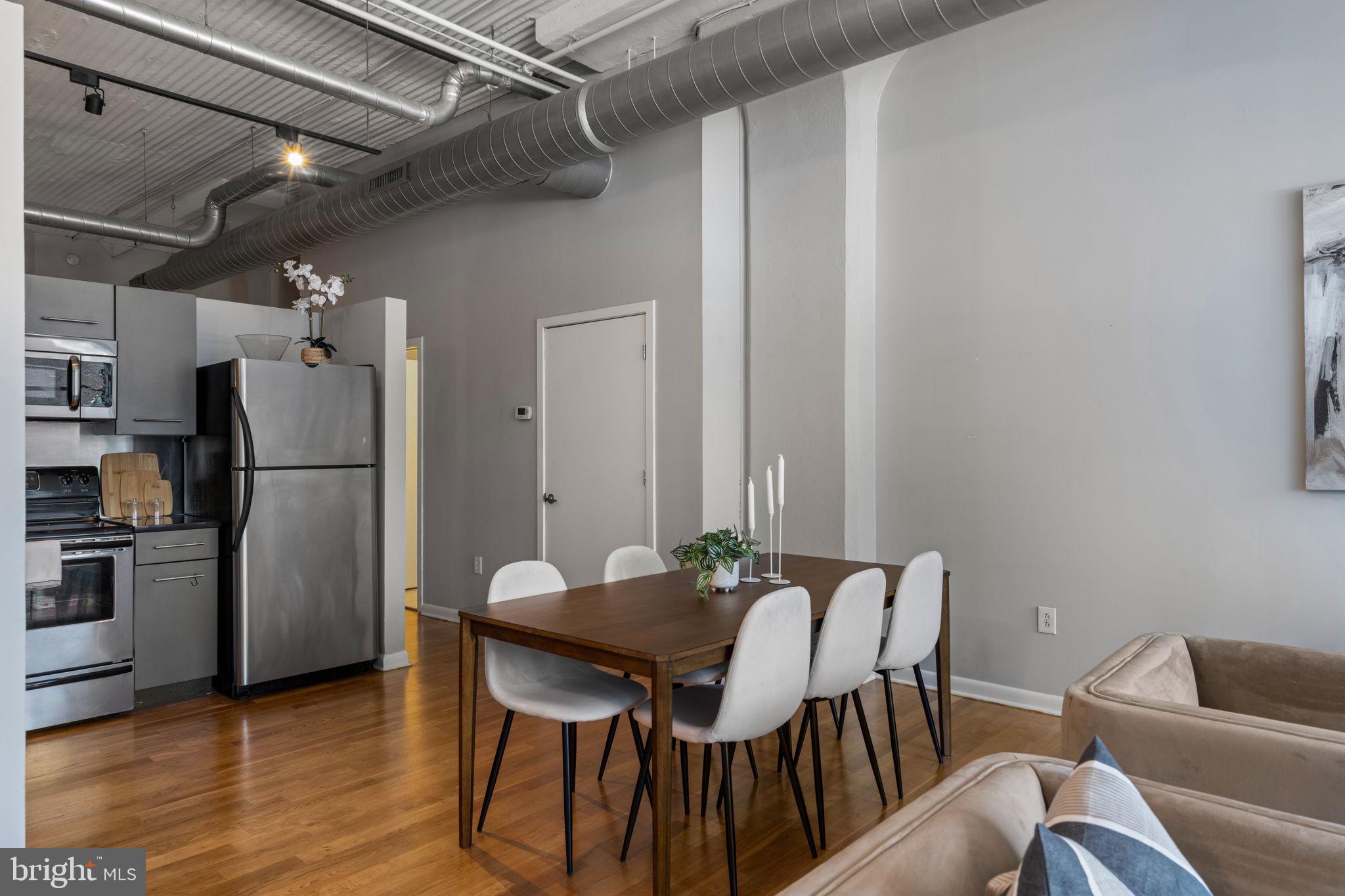 LOGAN SQUARE - Residential