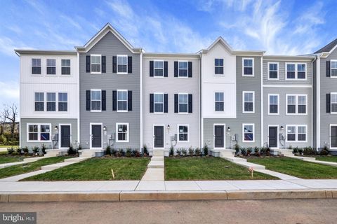 Townhouse For Sale - 18 Ironwood Court #LOT 016 BAYLOR<br/> KEARNEYSVILLE, WV 25430