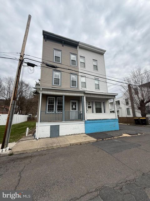 Townhouse For Sale - 136 B Street<br/> Schuylkill County, GIRARDVILLE, PA 17935