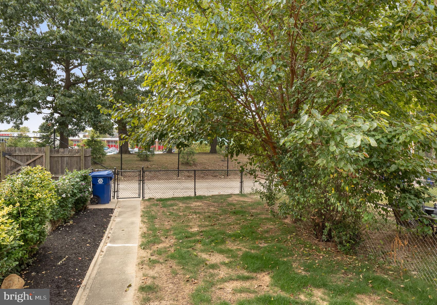 IDLEWOOD - Residential