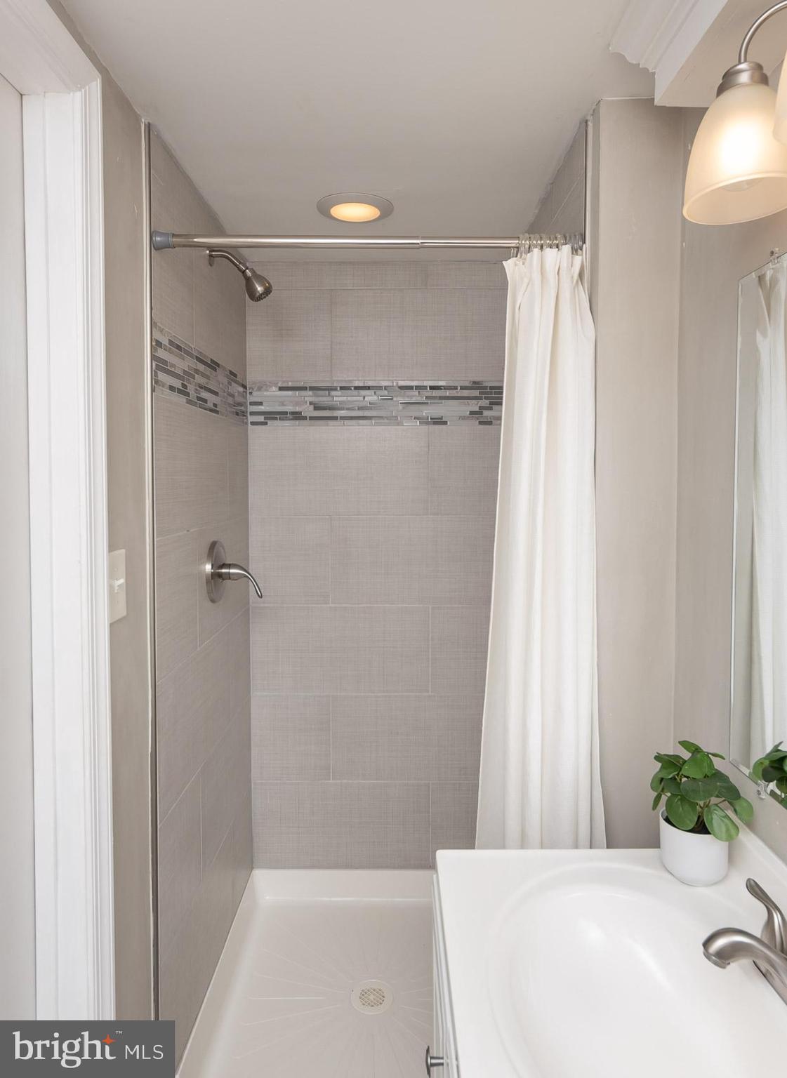 IDLEWOOD - Residential