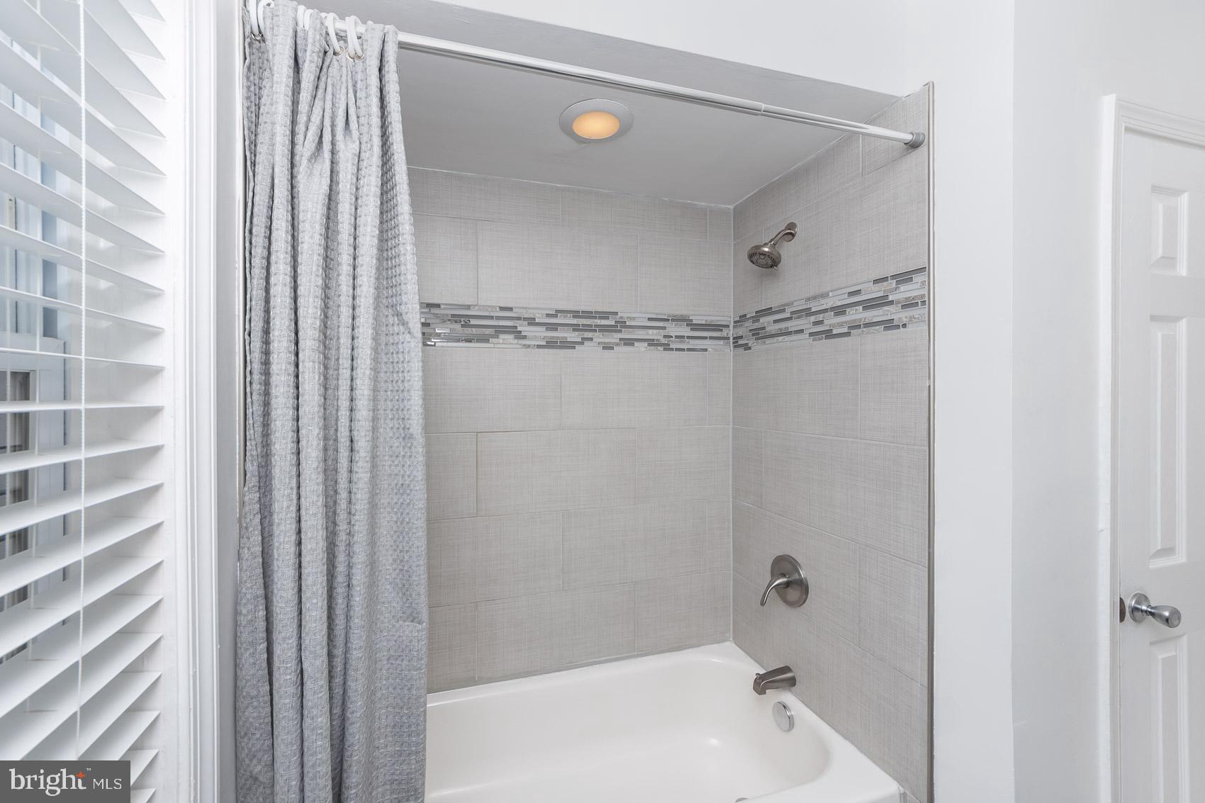 IDLEWOOD - Residential