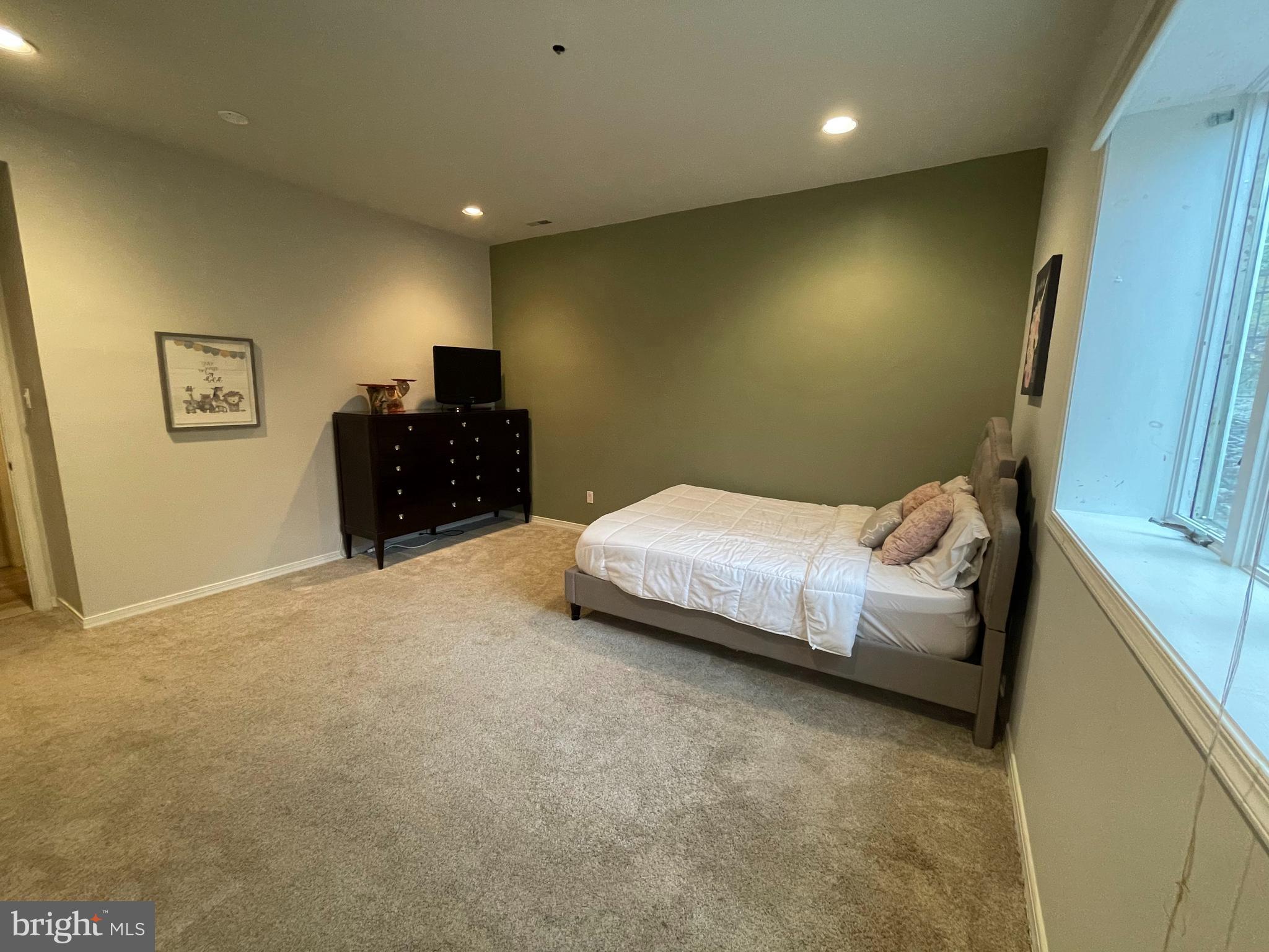 NEWTOWN SQ - Residential Lease