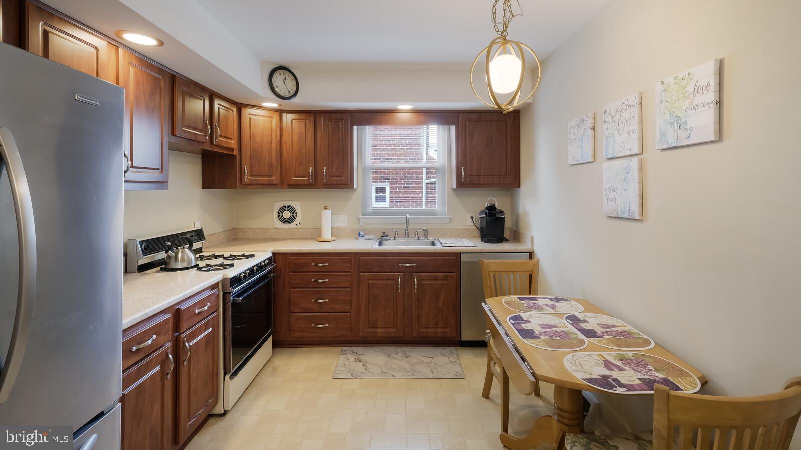 FOX CHASE - Residential