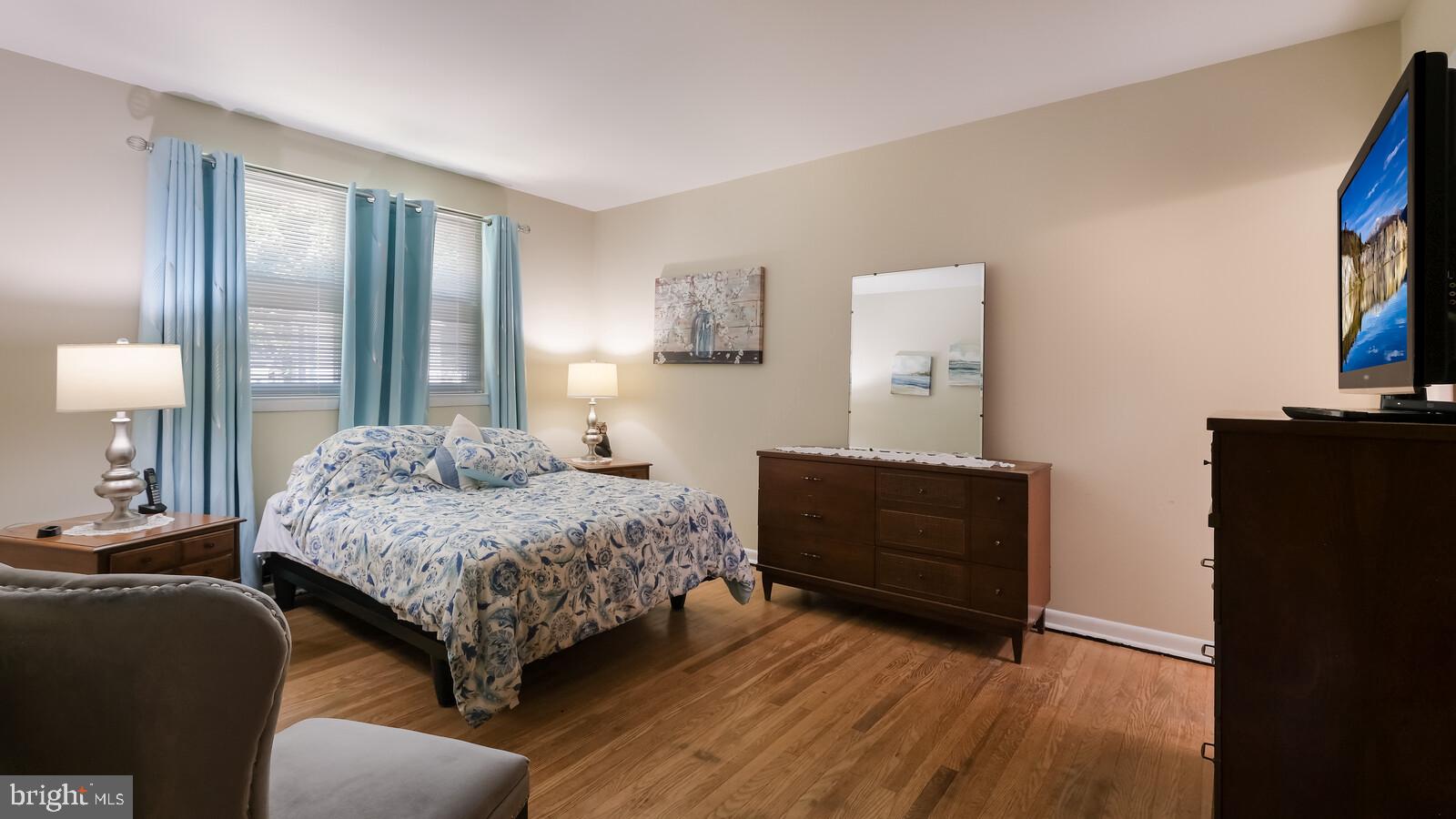 FOX CHASE - Residential