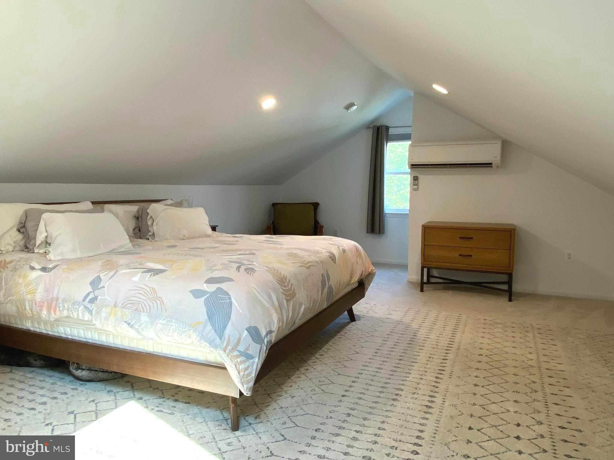 DOWNTOWN - Residential Lease