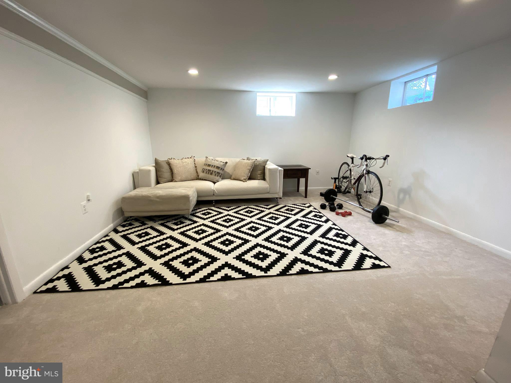 DOWNTOWN - Residential Lease