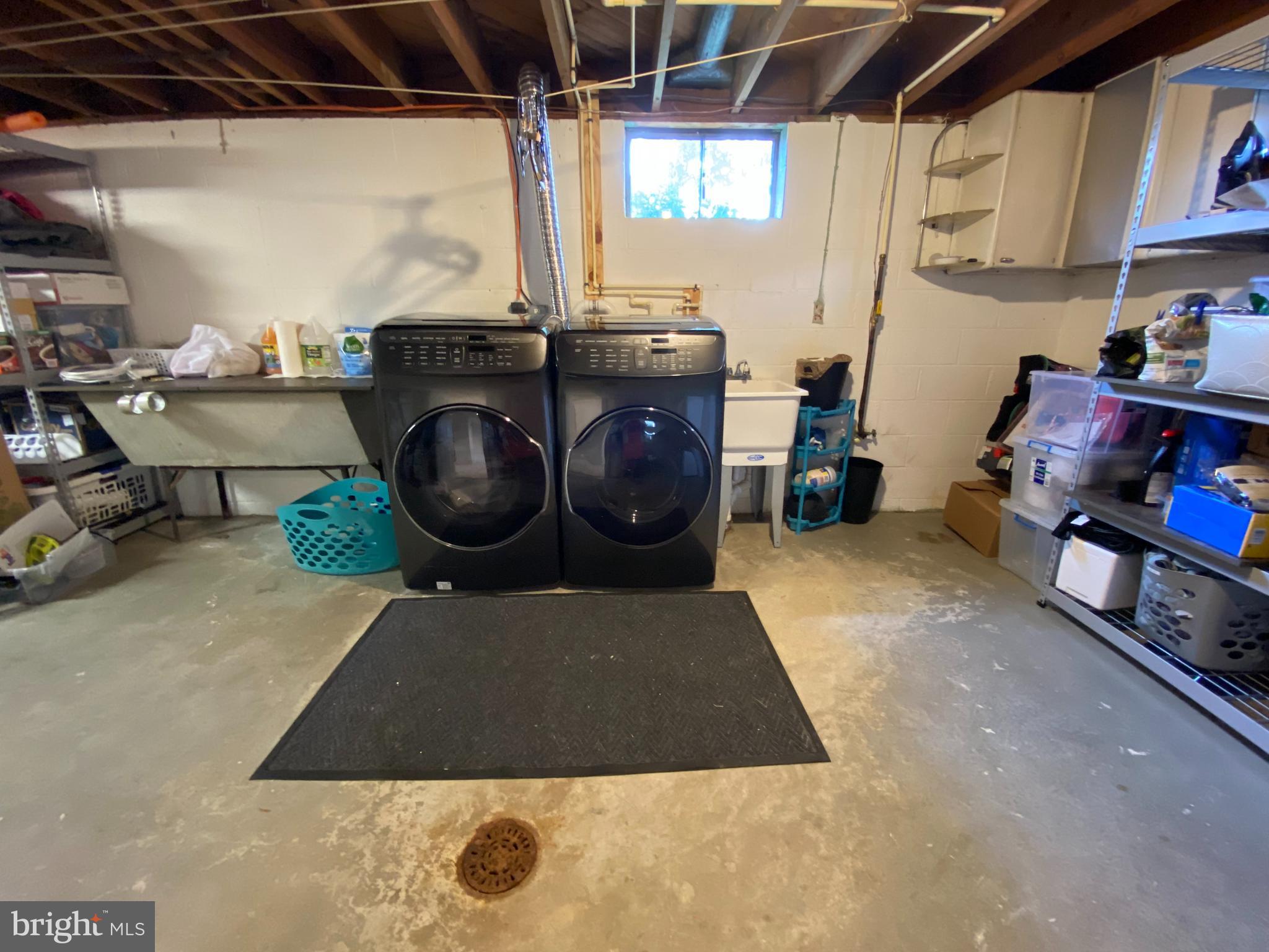 DOWNTOWN - Residential Lease