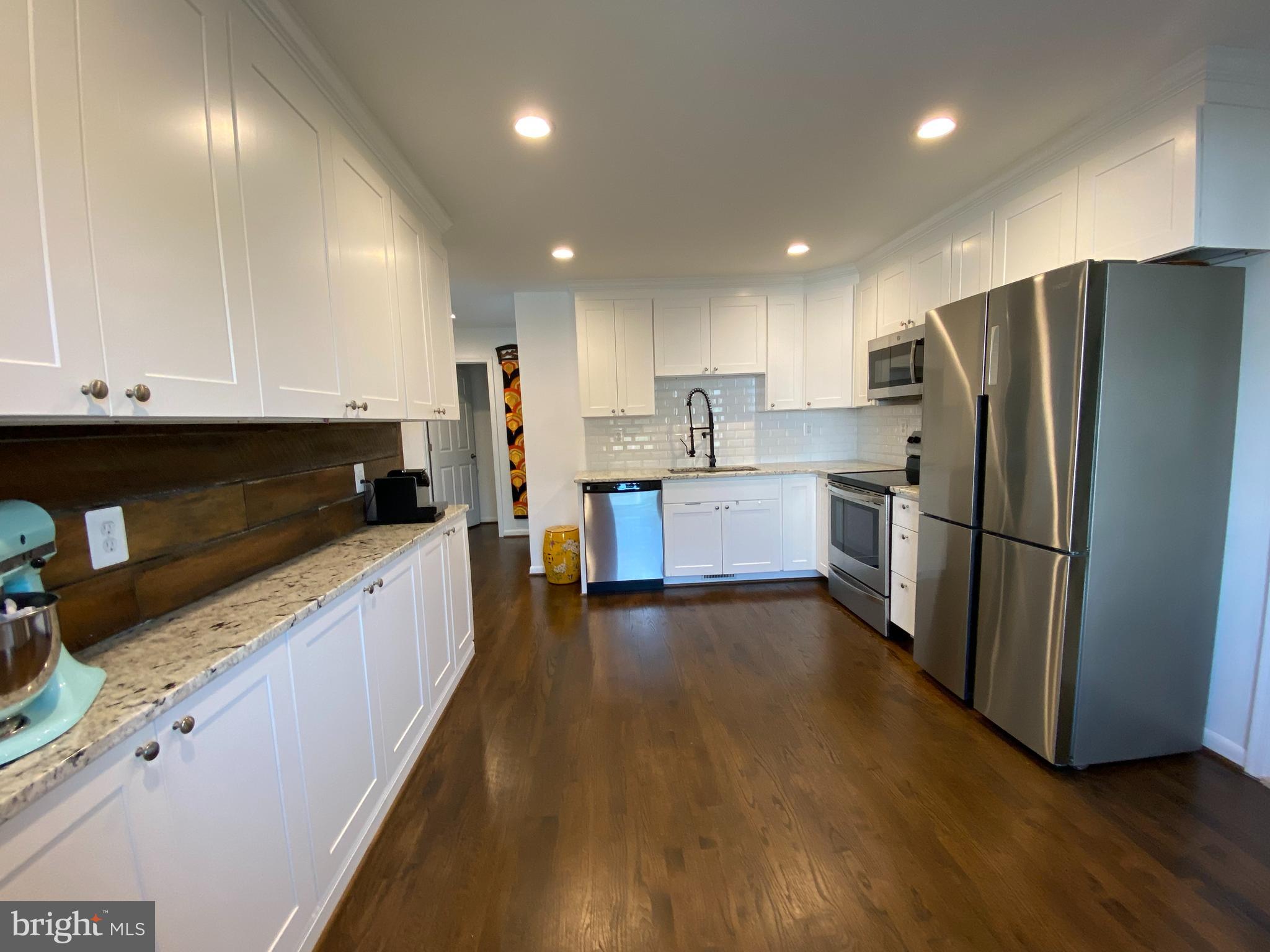 DOWNTOWN - Residential Lease