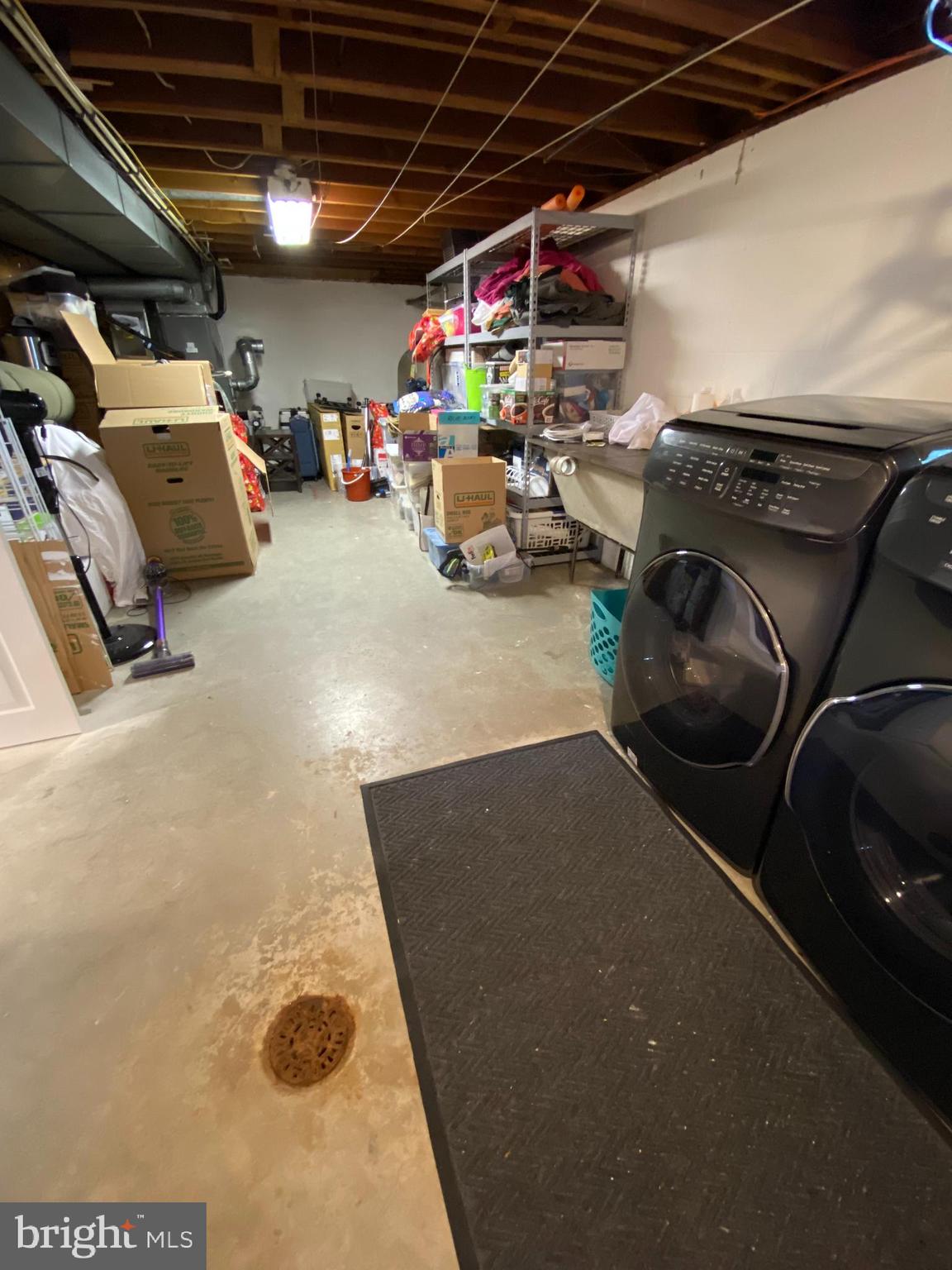 DOWNTOWN - Residential Lease