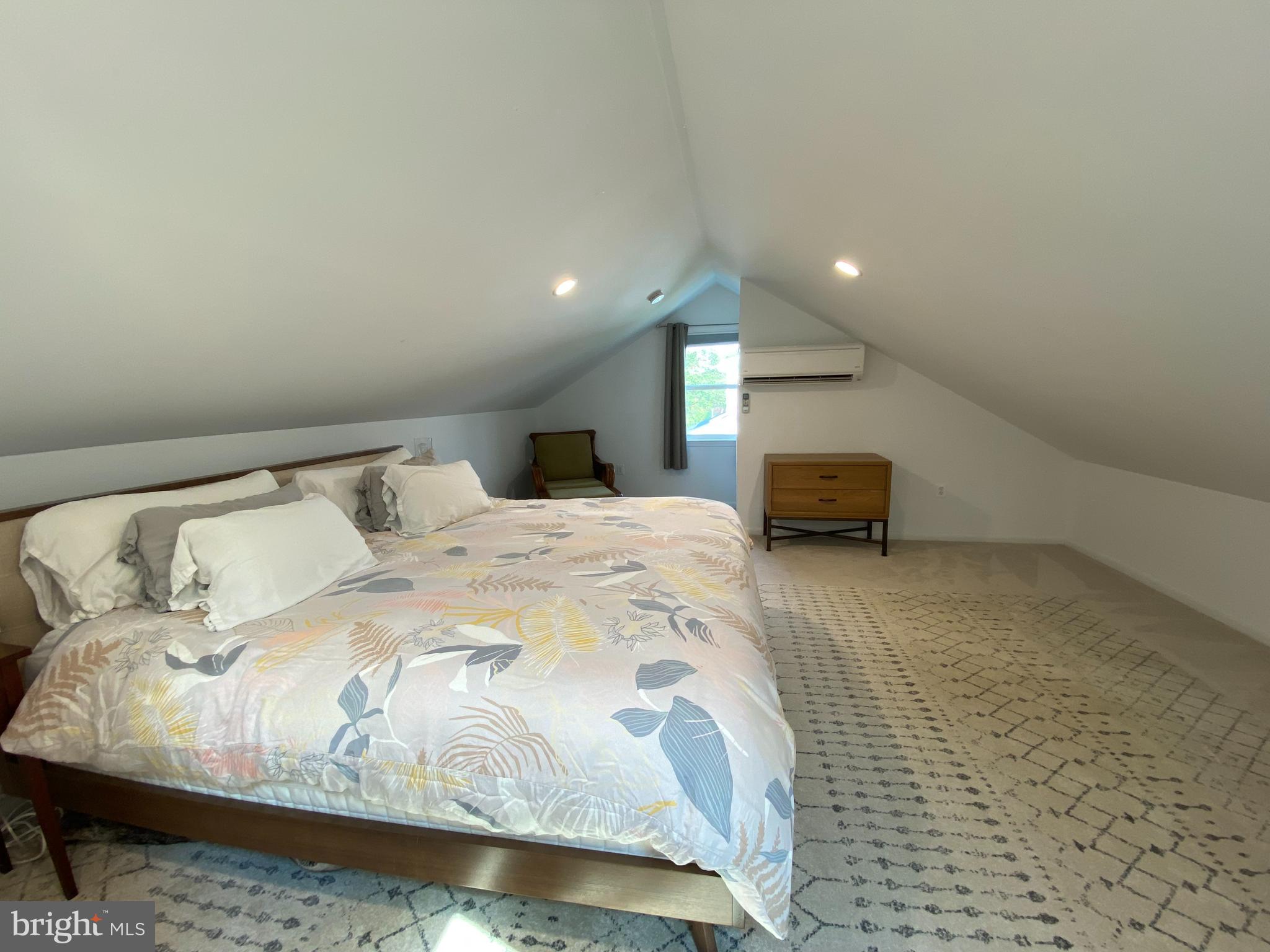 DOWNTOWN - Residential Lease