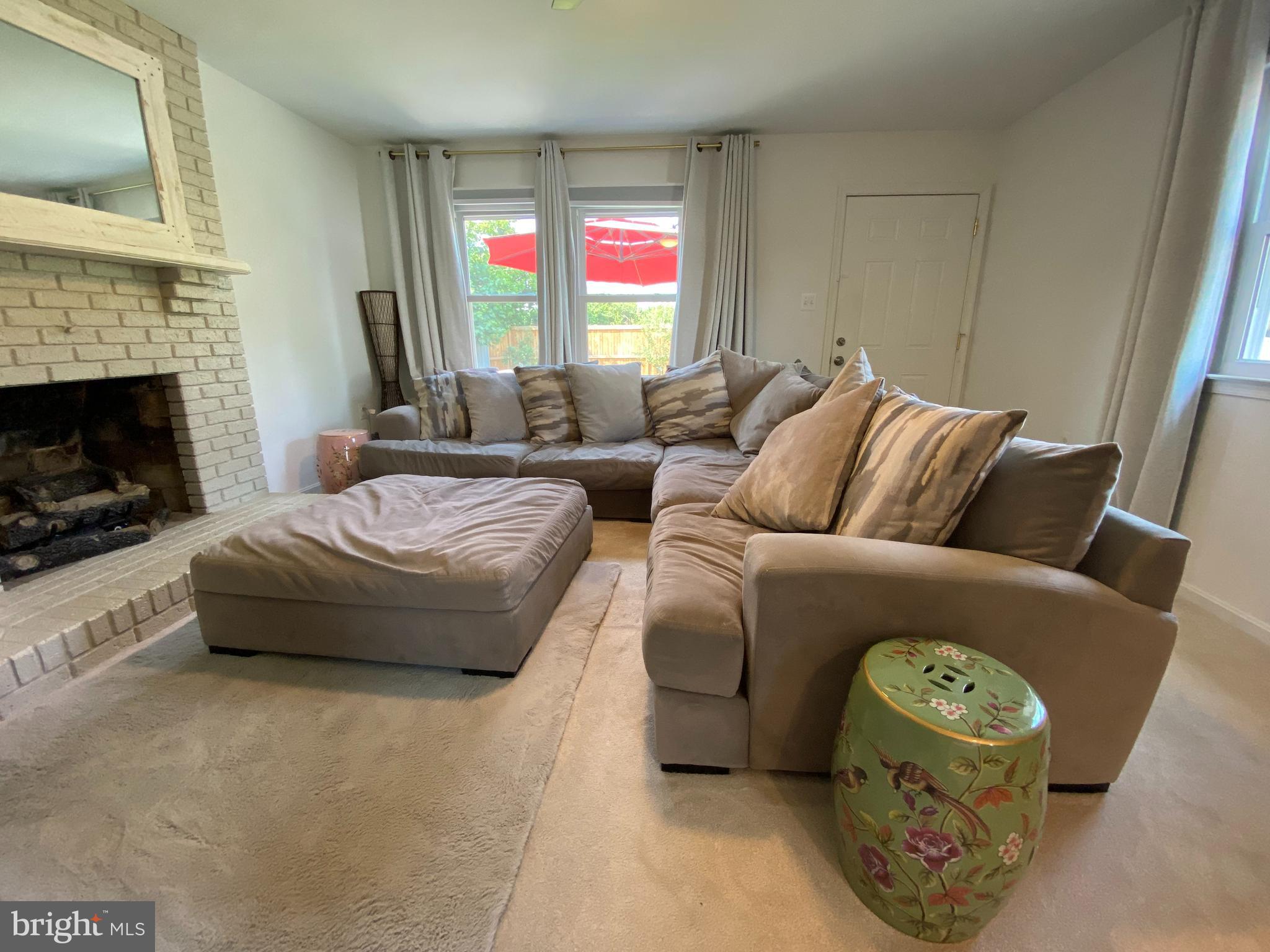 DOWNTOWN - Residential Lease