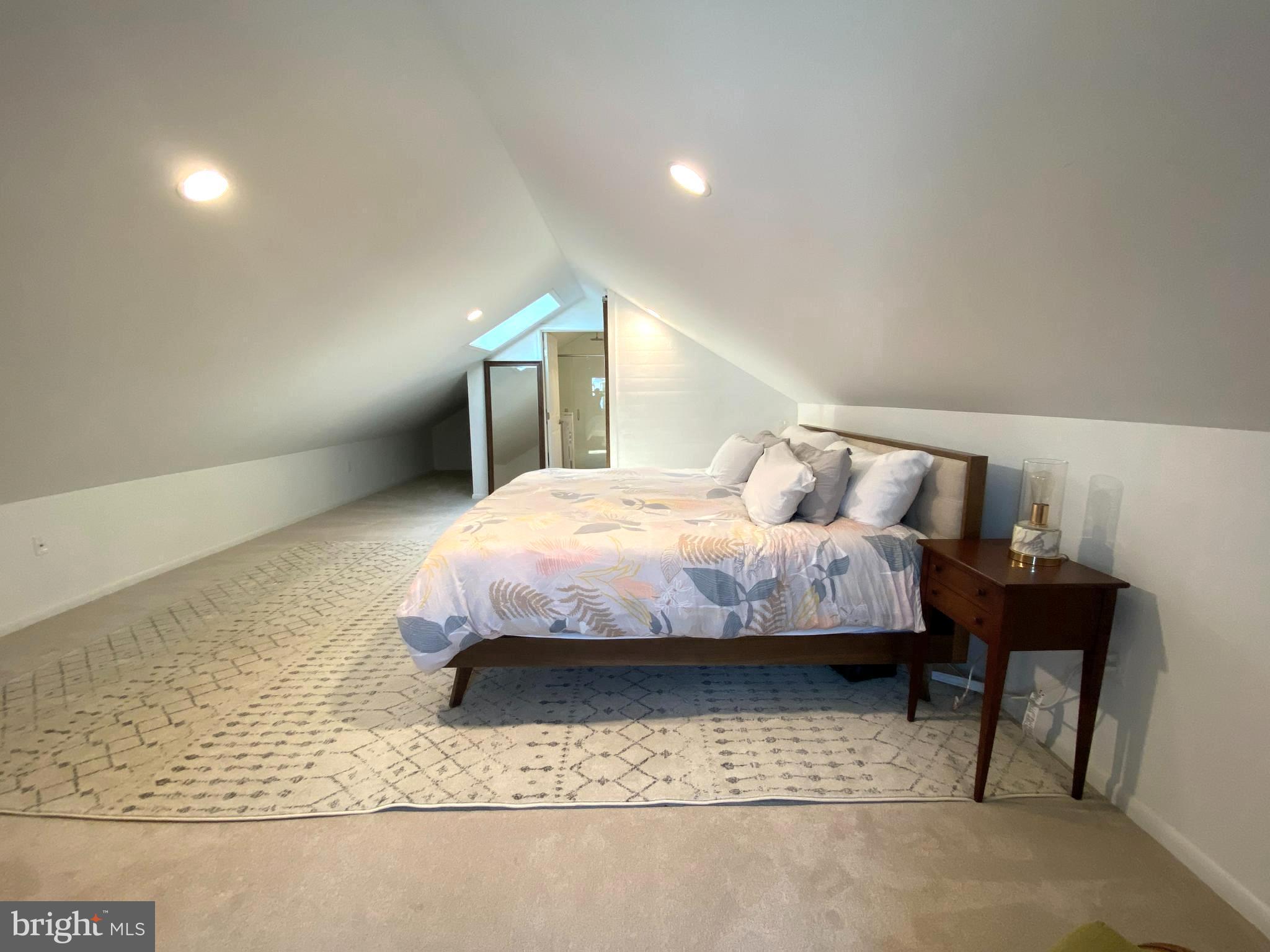 DOWNTOWN - Residential Lease