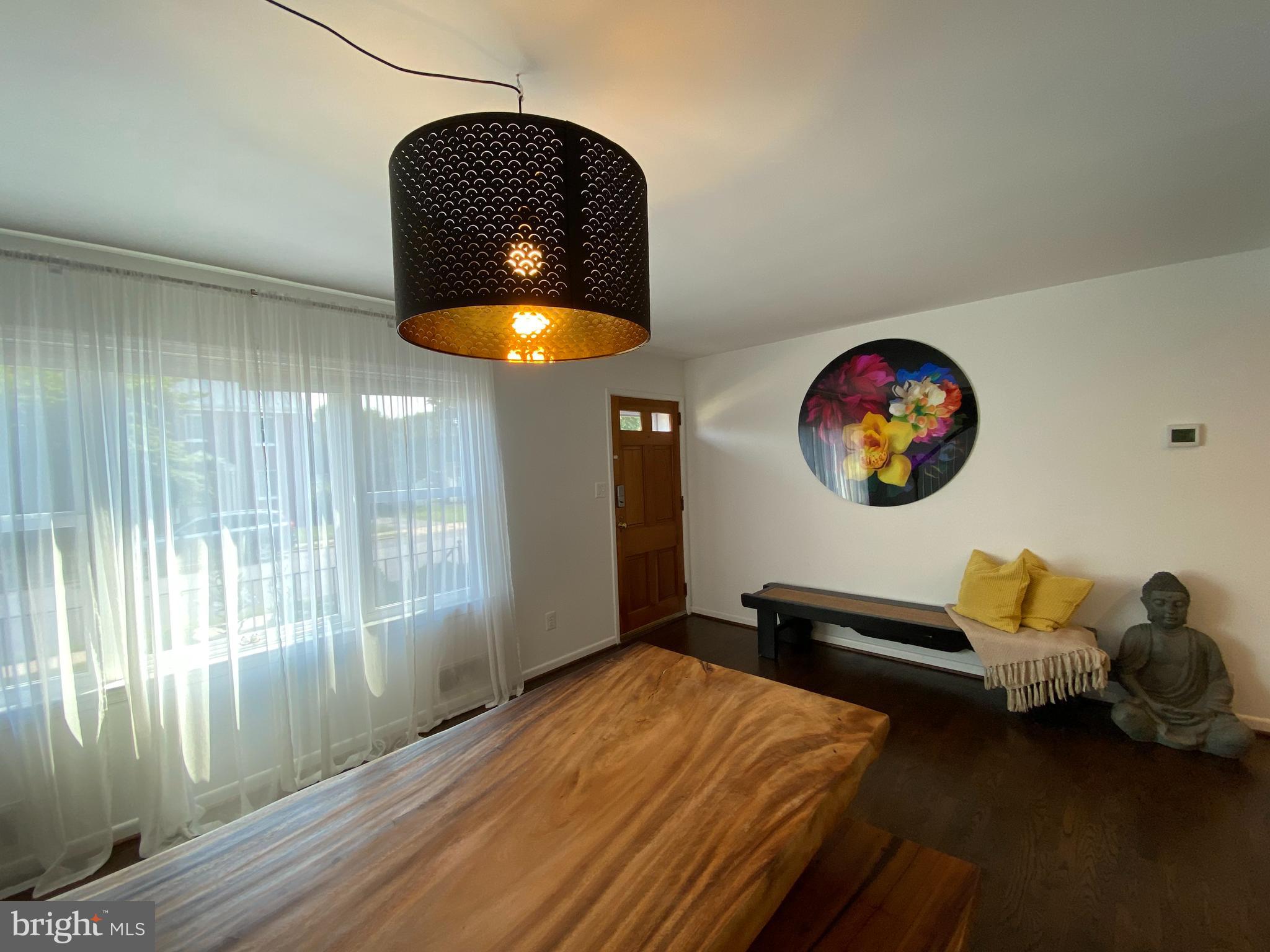 DOWNTOWN - Residential Lease