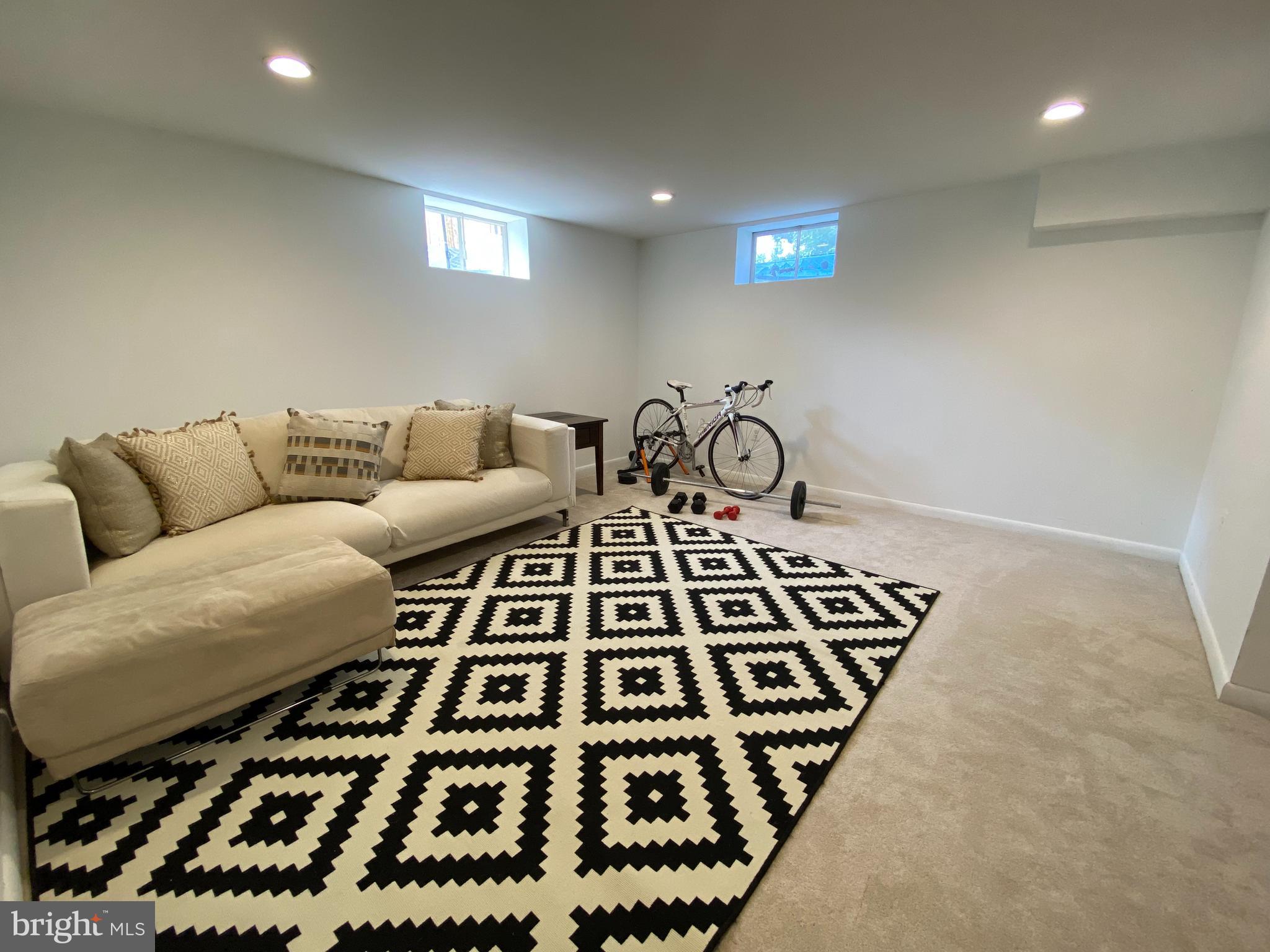 DOWNTOWN - Residential Lease