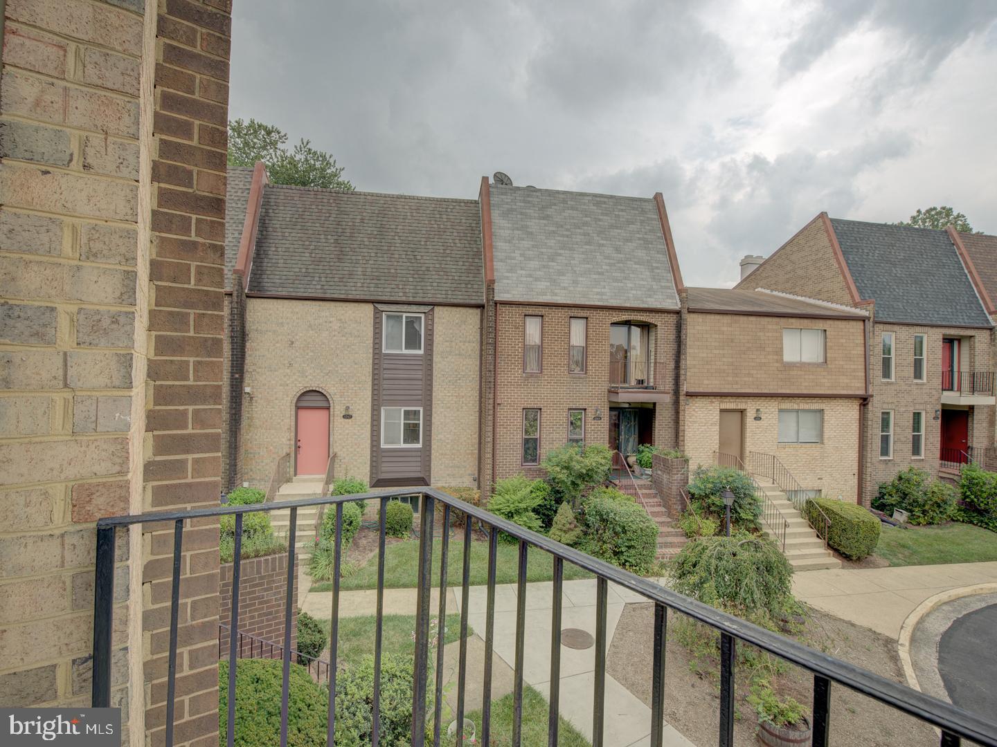 TYSONS COURT - Residential Lease