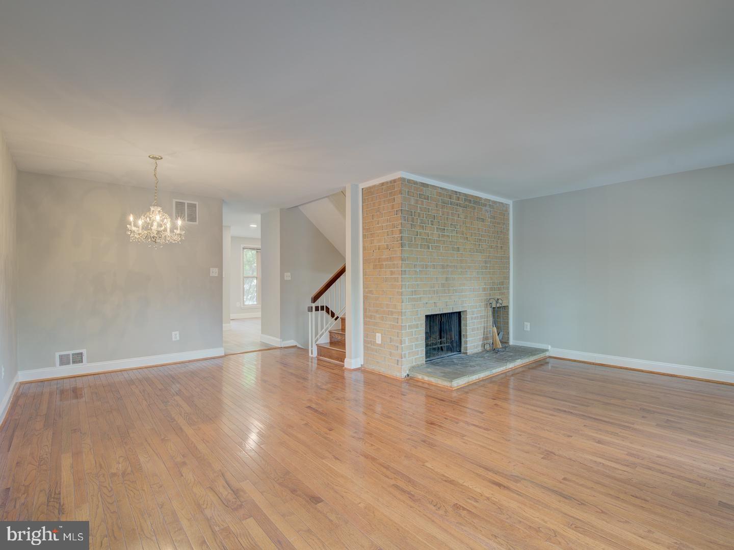 TYSONS COURT - Residential Lease