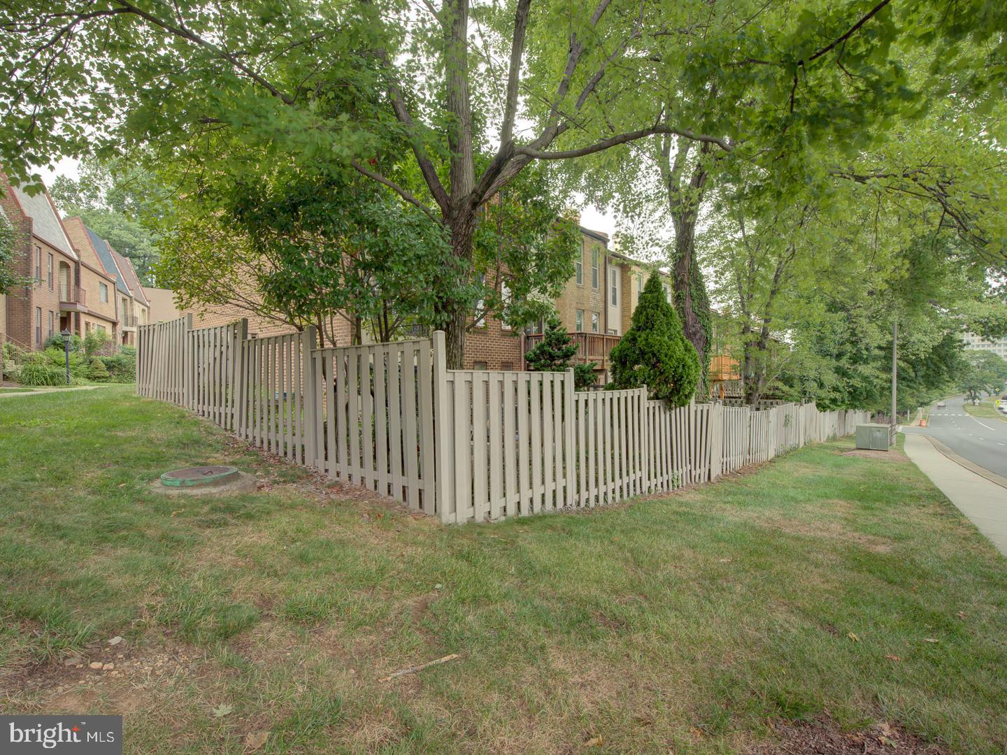 TYSONS COURT - Residential Lease