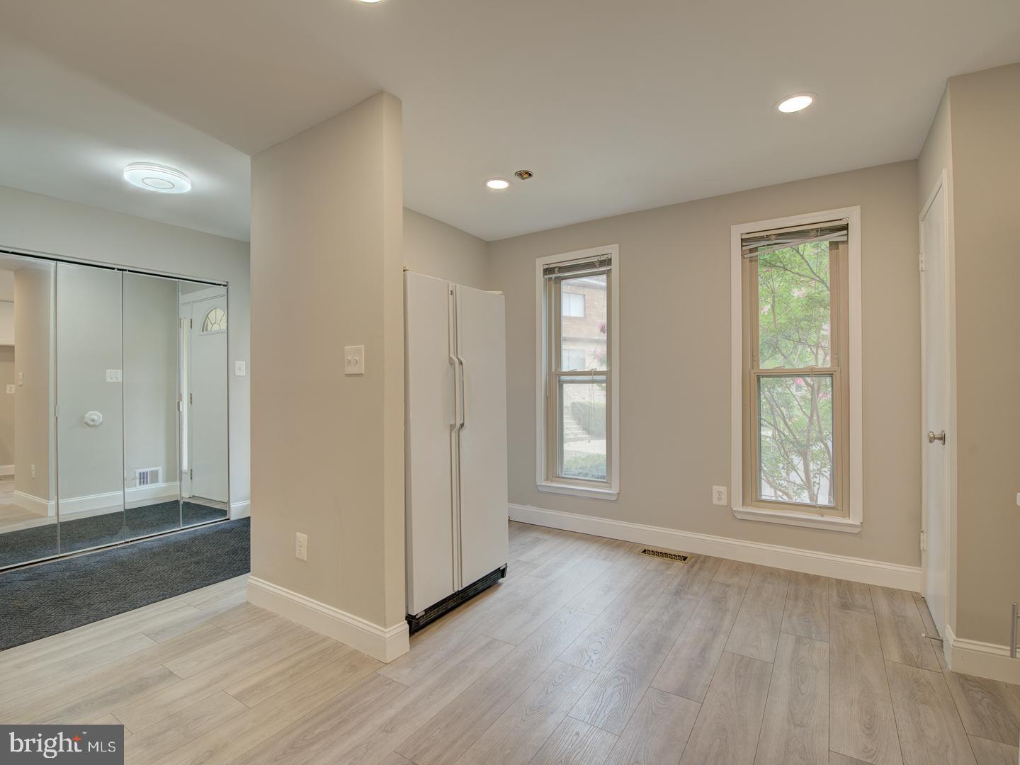 TYSONS COURT - Residential Lease