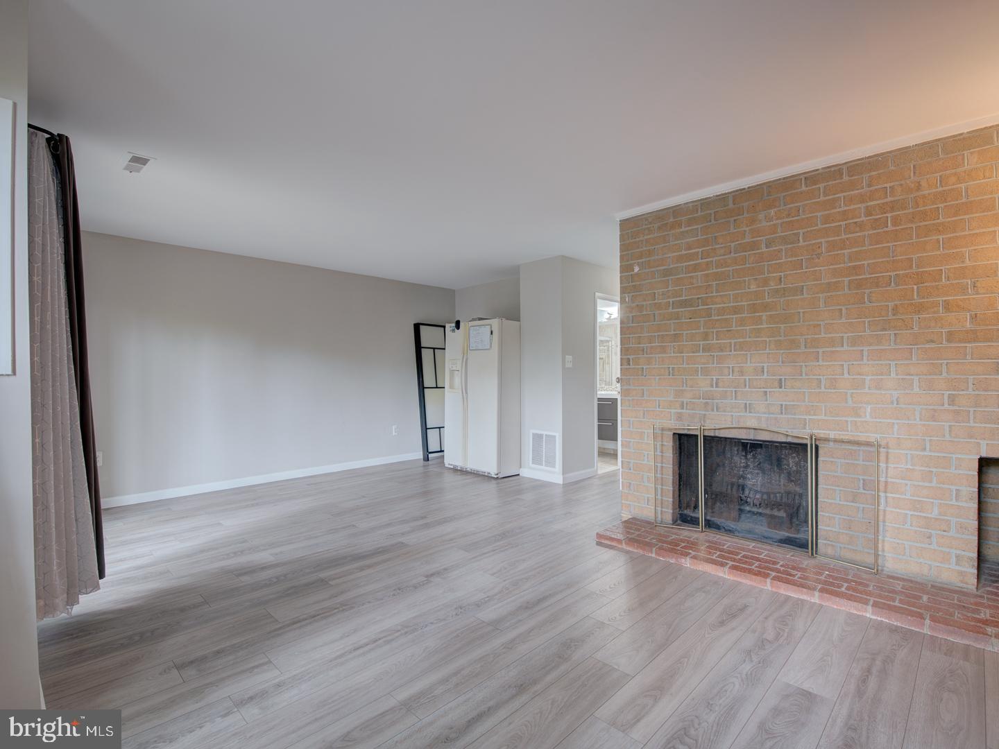 TYSONS COURT - Residential Lease