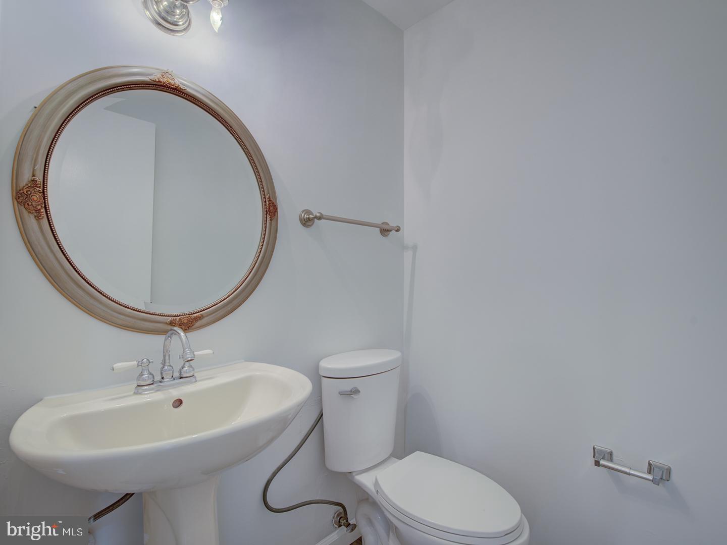 TYSONS COURT - Residential Lease