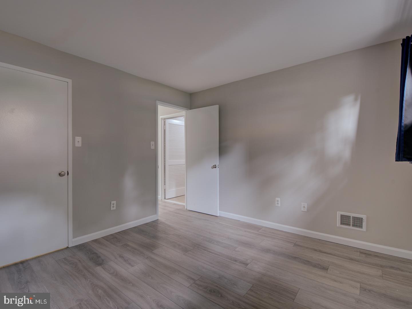 TYSONS COURT - Residential Lease