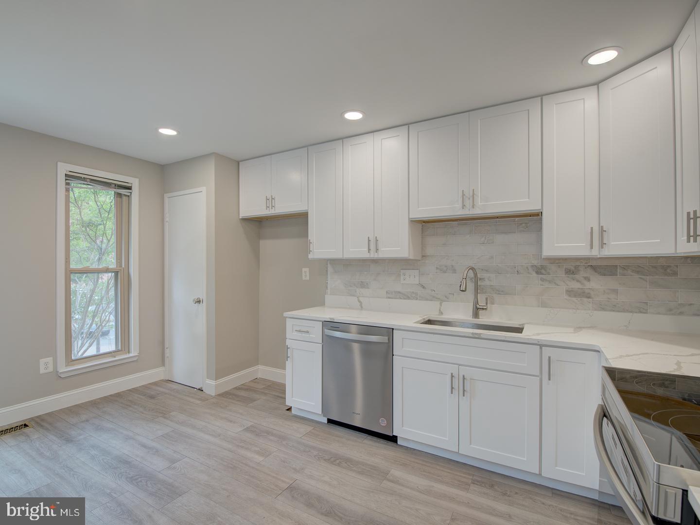 TYSONS COURT - Residential Lease