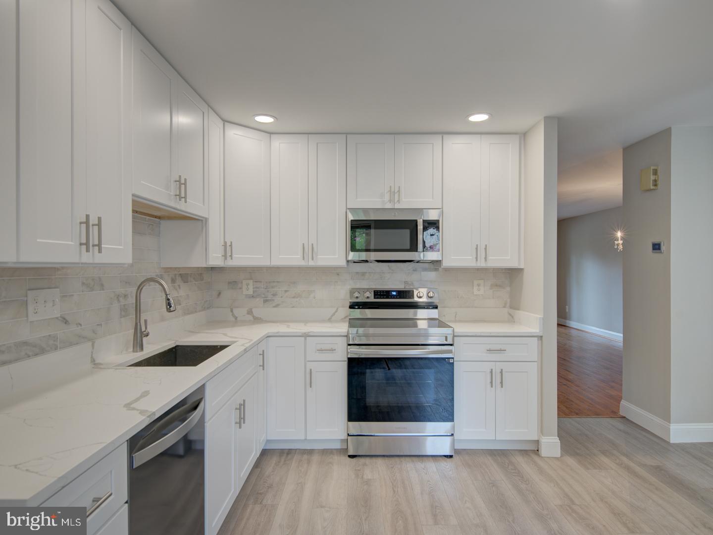 TYSONS COURT - Residential Lease