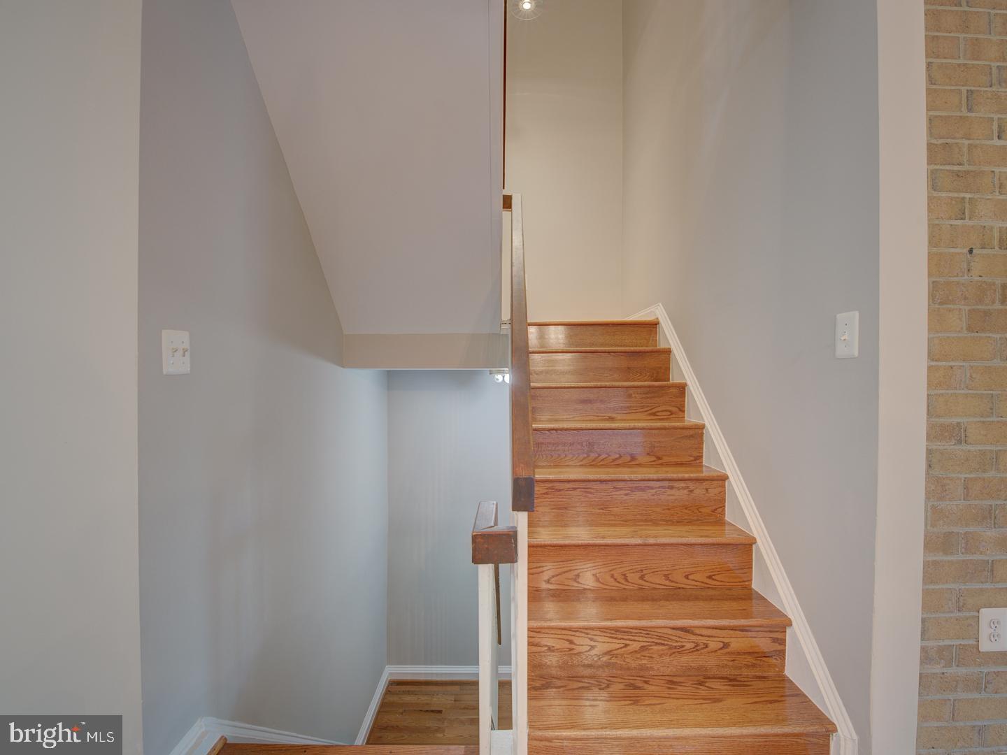 TYSONS COURT - Residential Lease