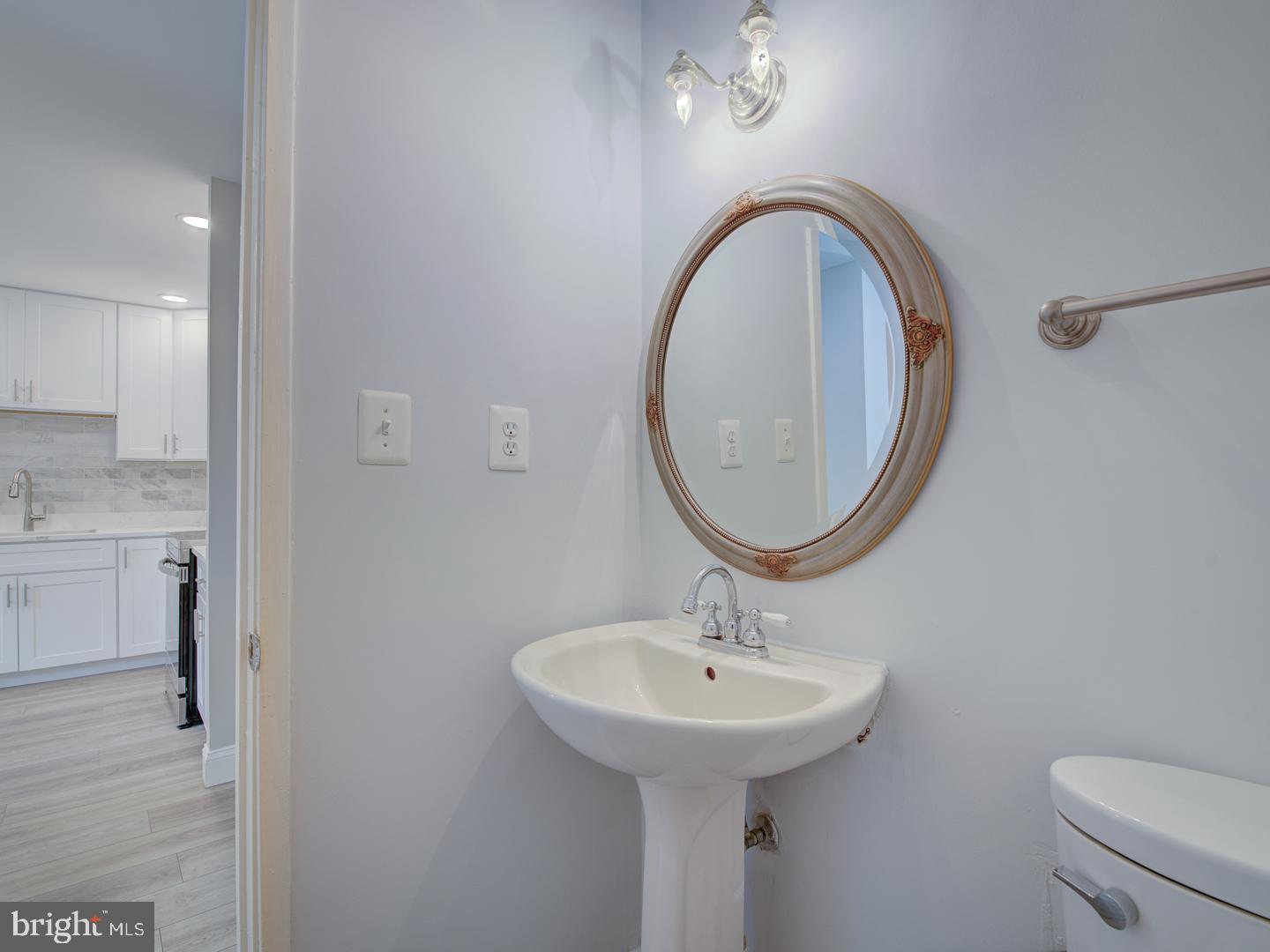 TYSONS COURT - Residential Lease