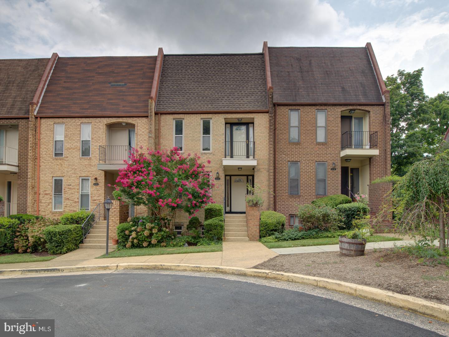 TYSONS COURT - Residential Lease