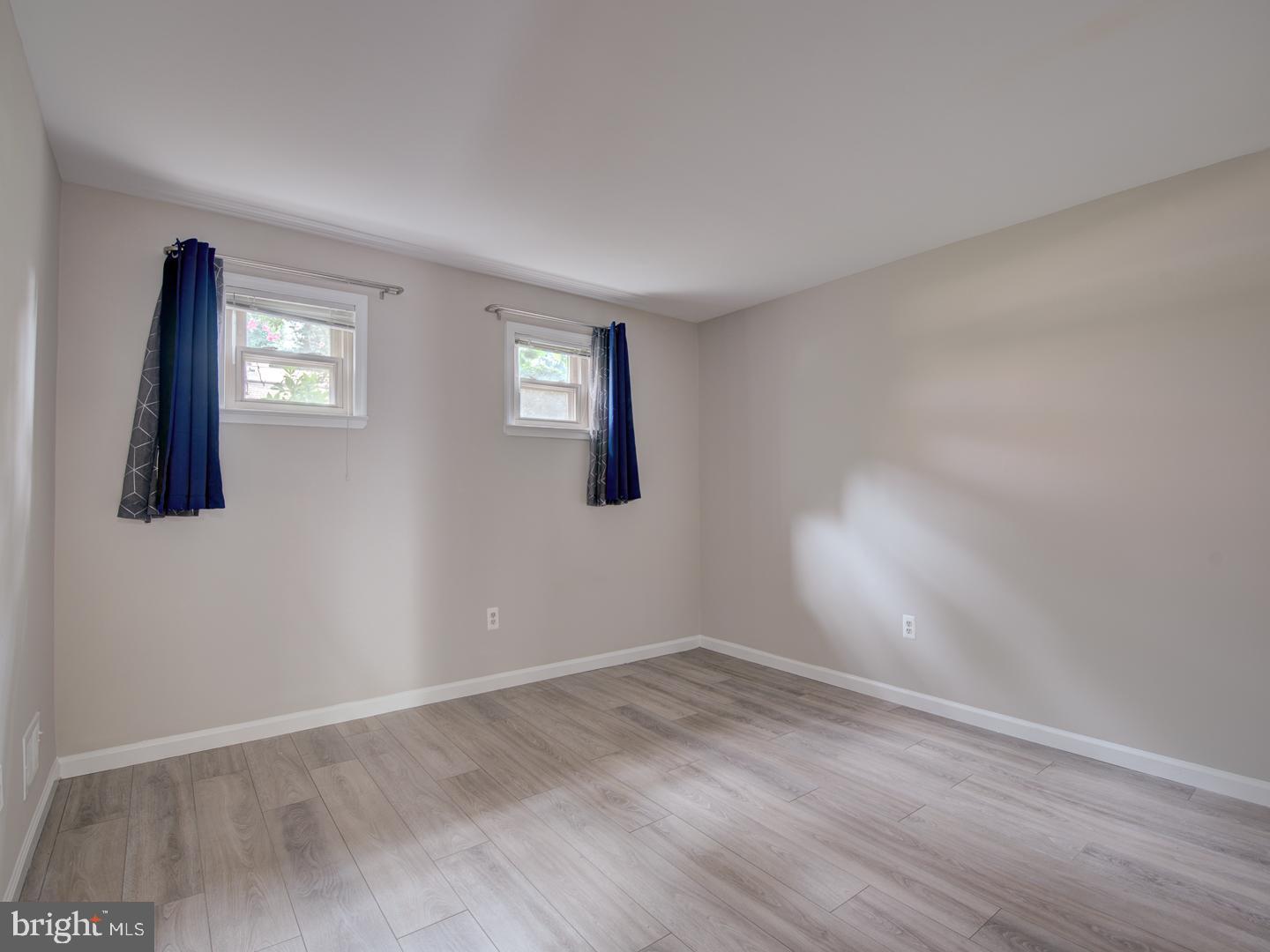 TYSONS COURT - Residential Lease