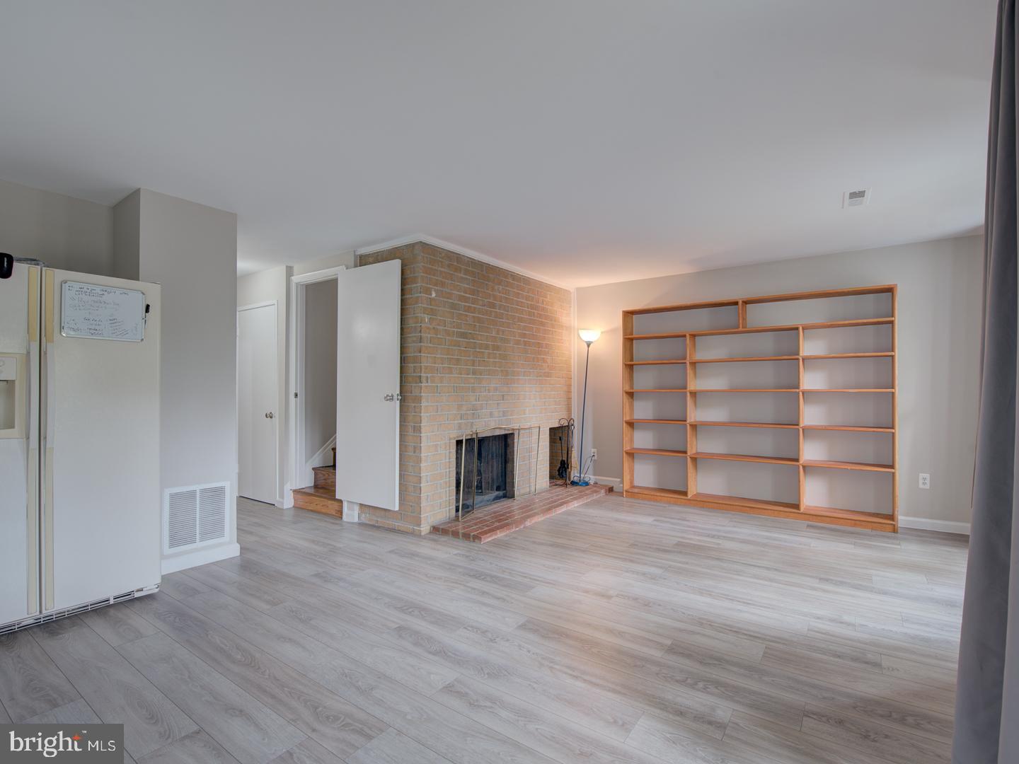 TYSONS COURT - Residential Lease