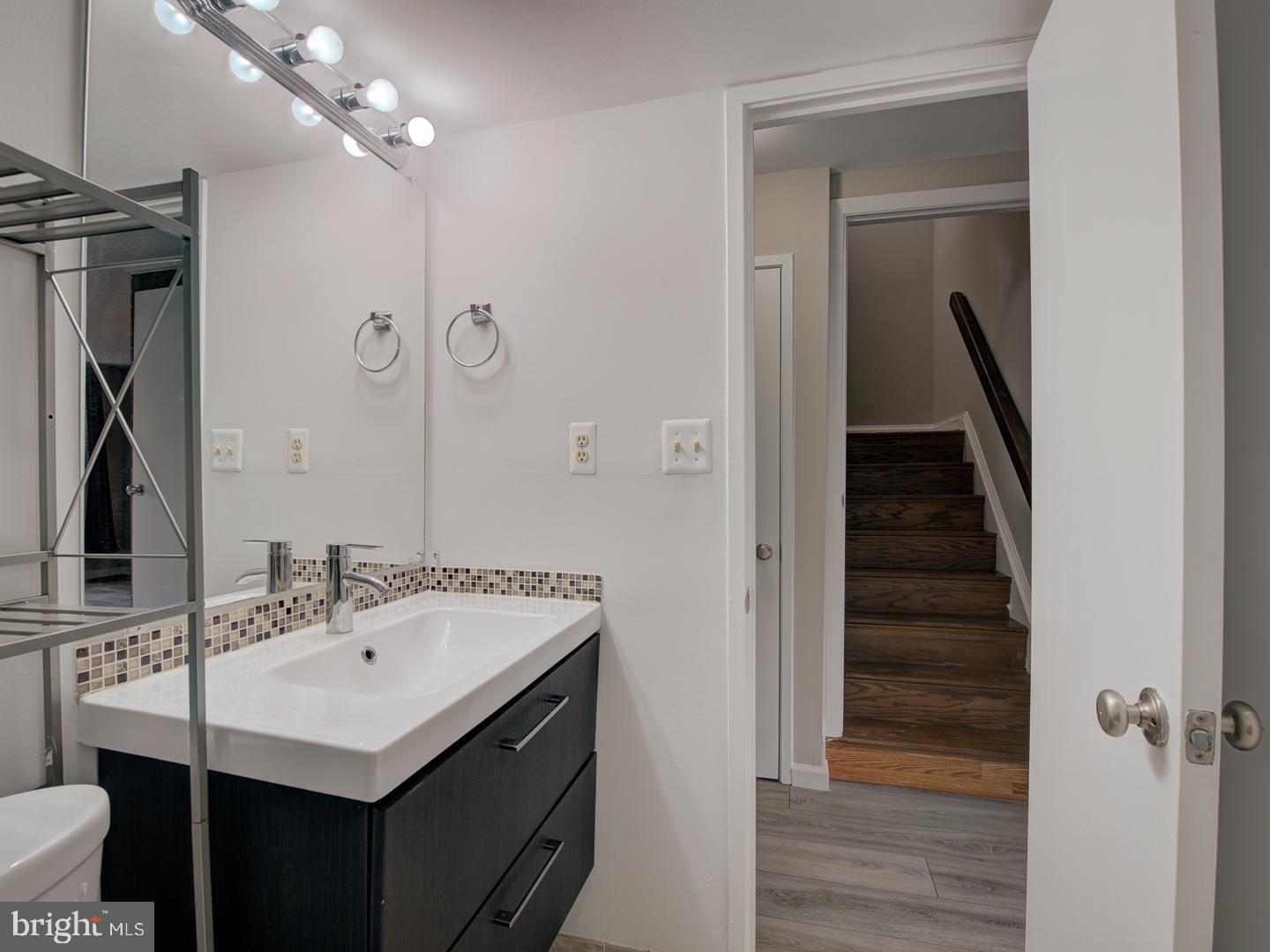 TYSONS COURT - Residential Lease