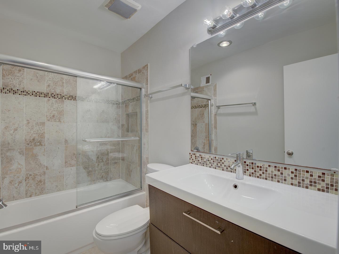 TYSONS COURT - Residential Lease