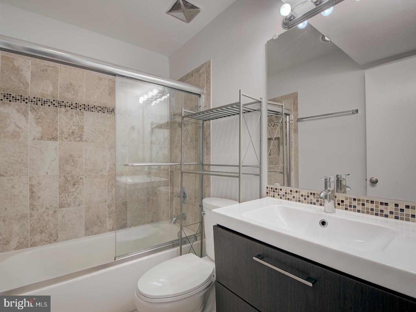 TYSONS COURT - Residential Lease