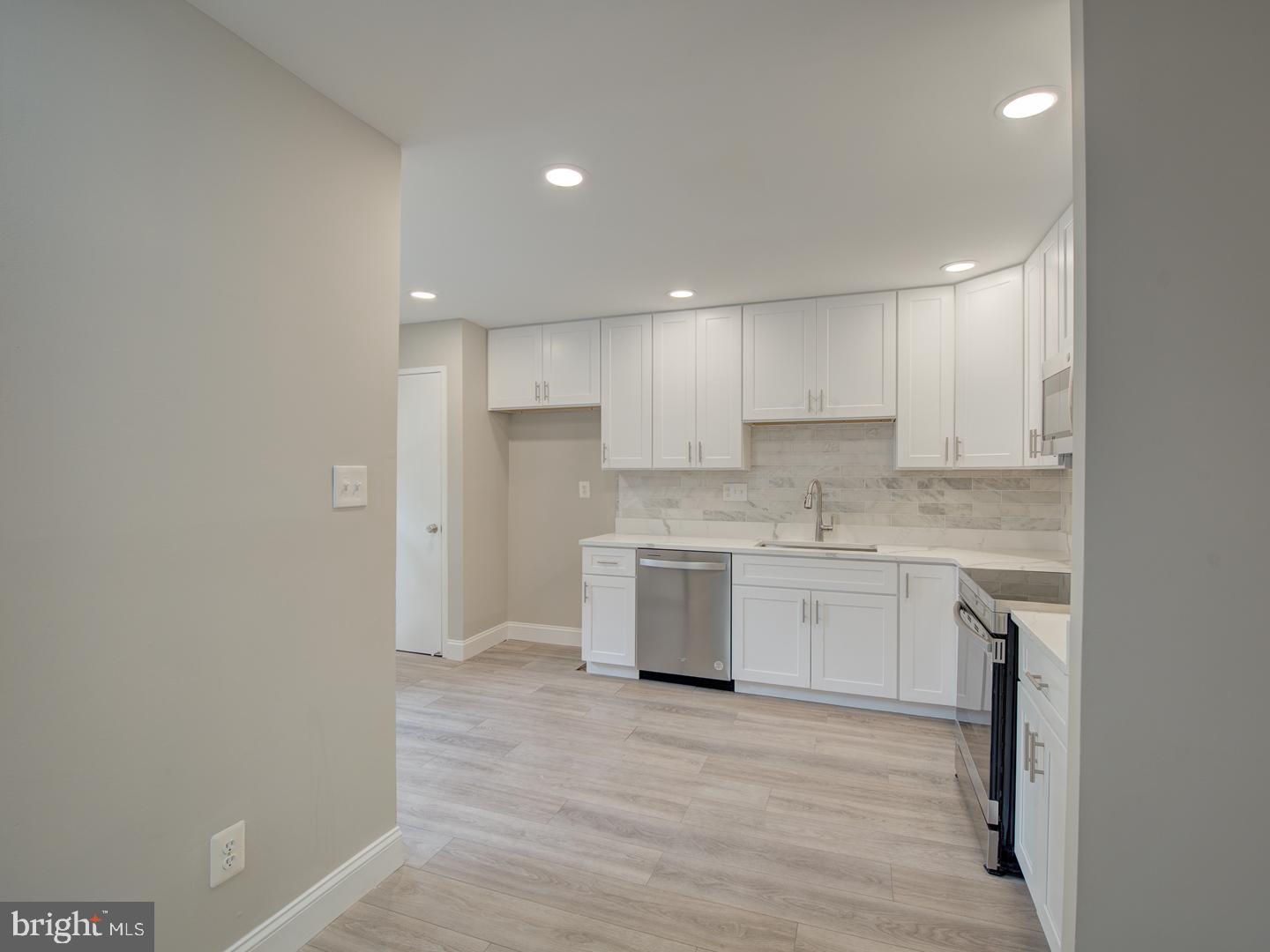 TYSONS COURT - Residential Lease