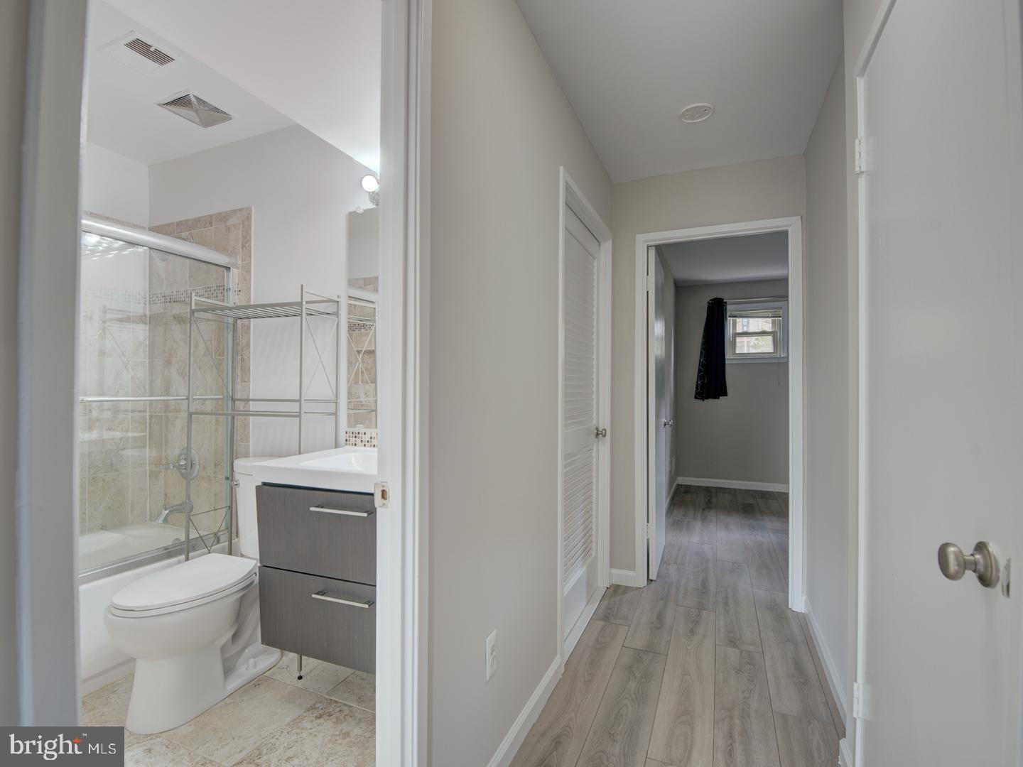 TYSONS COURT - Residential Lease