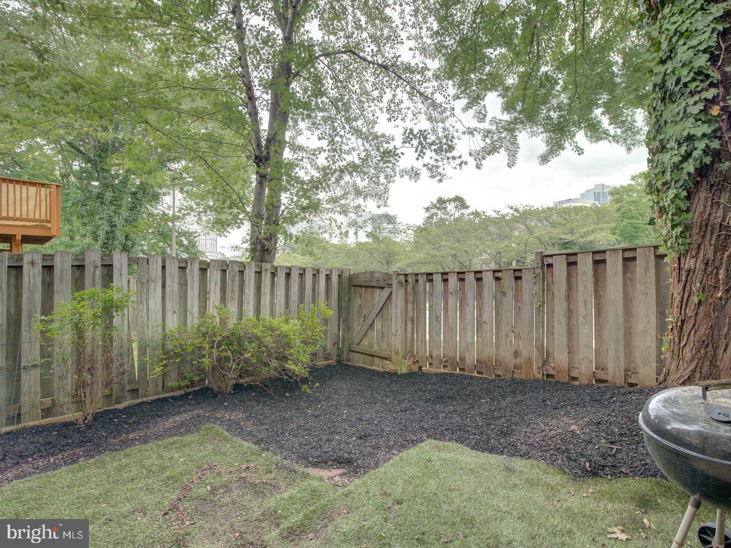 TYSONS COURT - Residential Lease