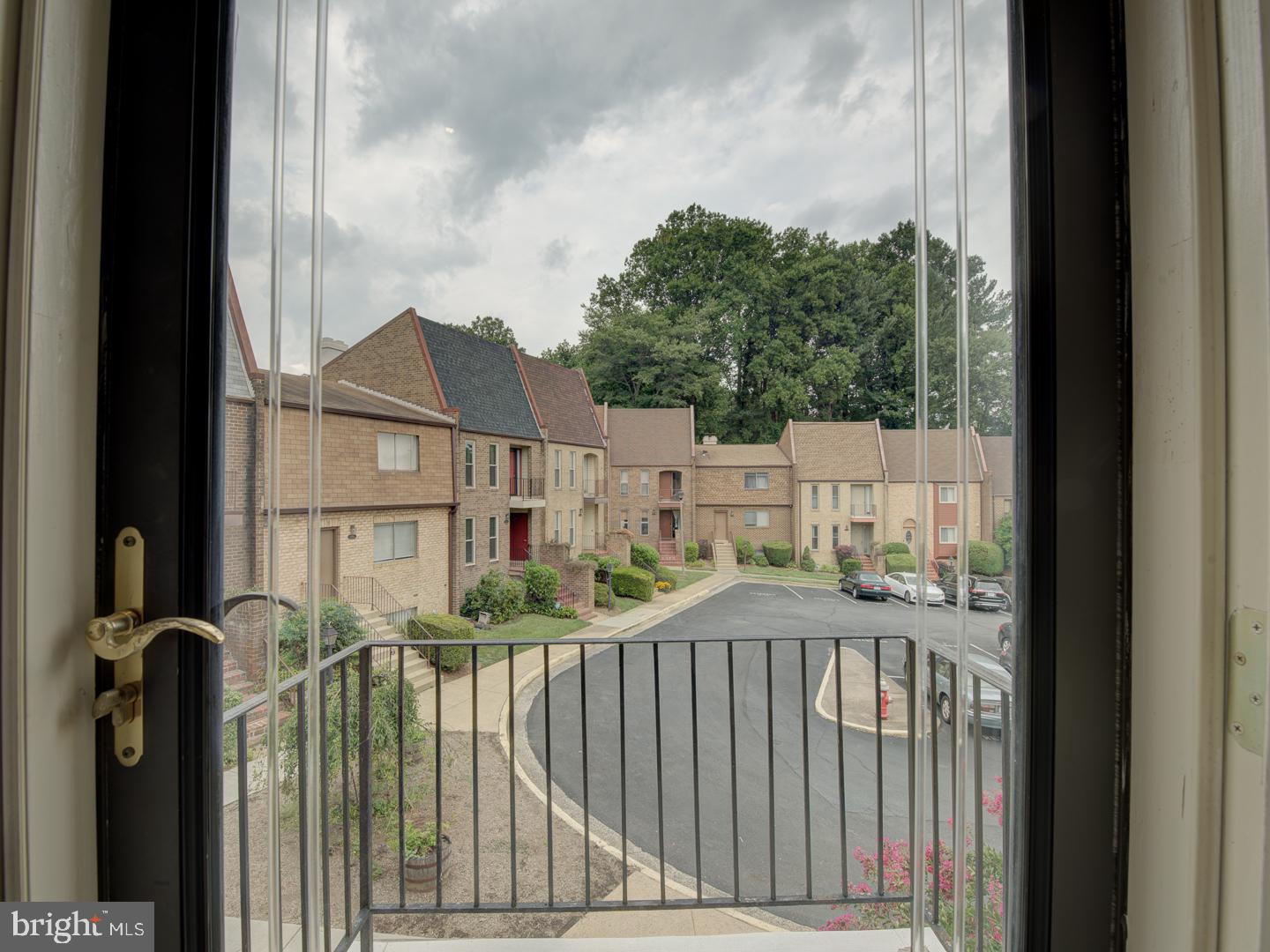 TYSONS COURT - Residential Lease