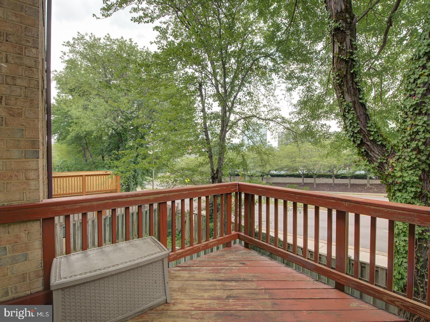 TYSONS COURT - Residential Lease