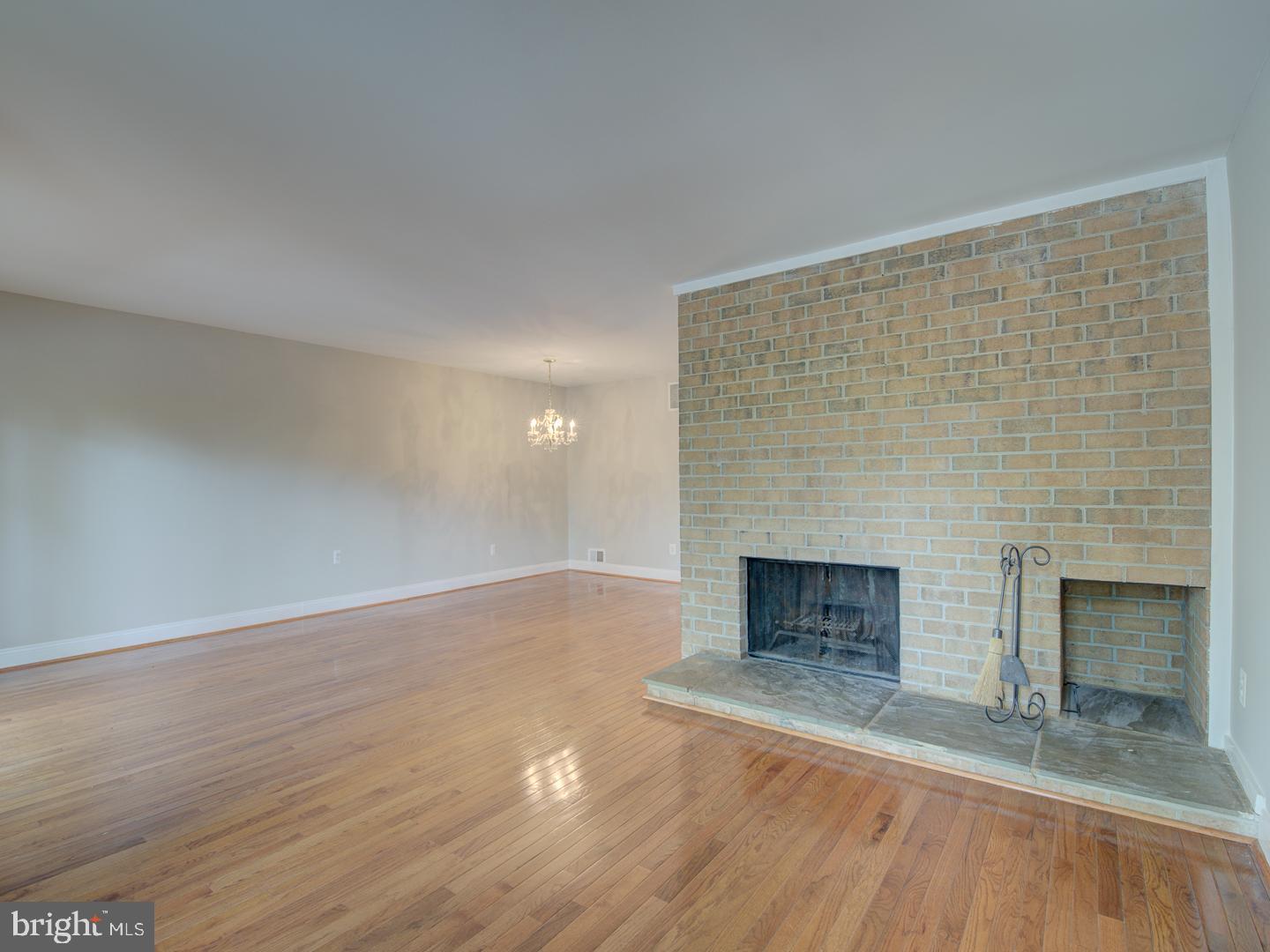 TYSONS COURT - Residential Lease