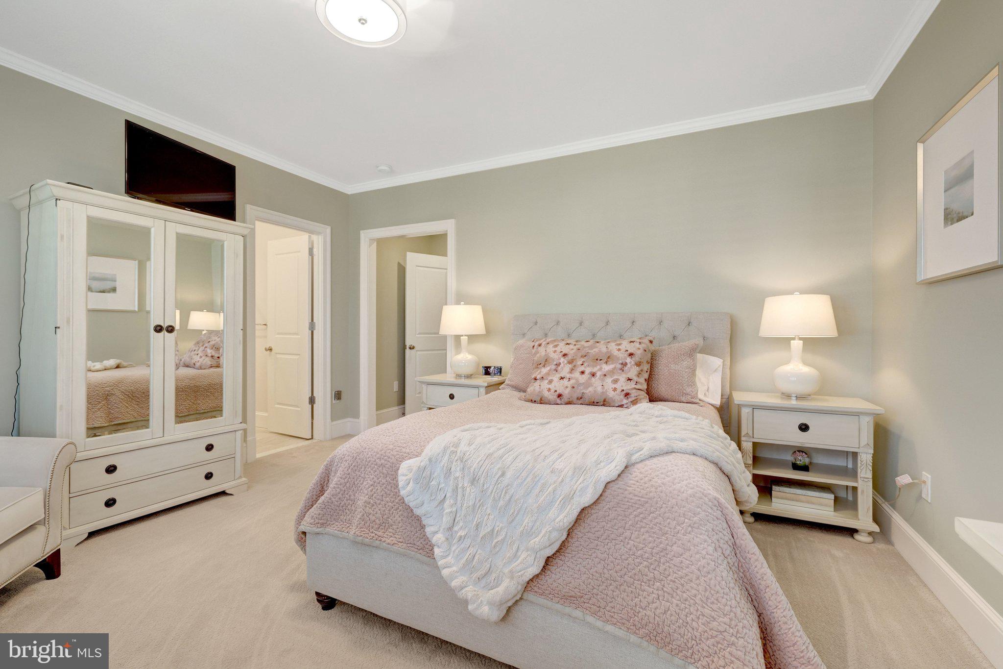 RIVER OAKS - Residential