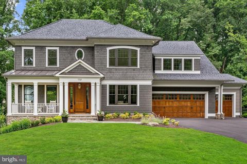 Photo of 732 Lawton Street, MCLEAN, VA 22101 (MLS # VAFX2291502)