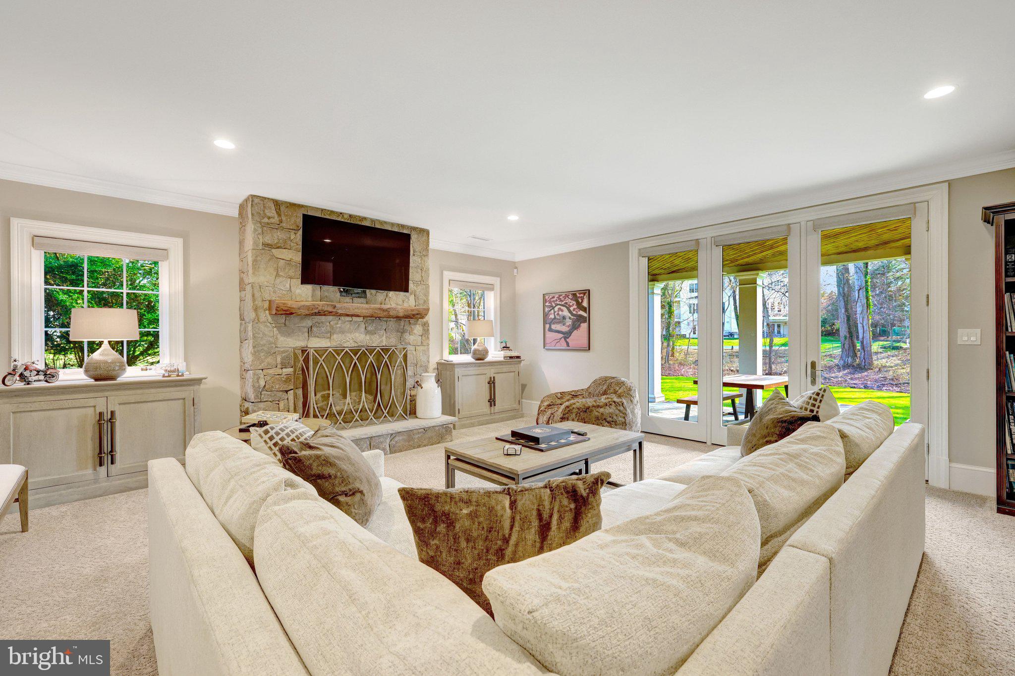 RIVER OAKS - Residential