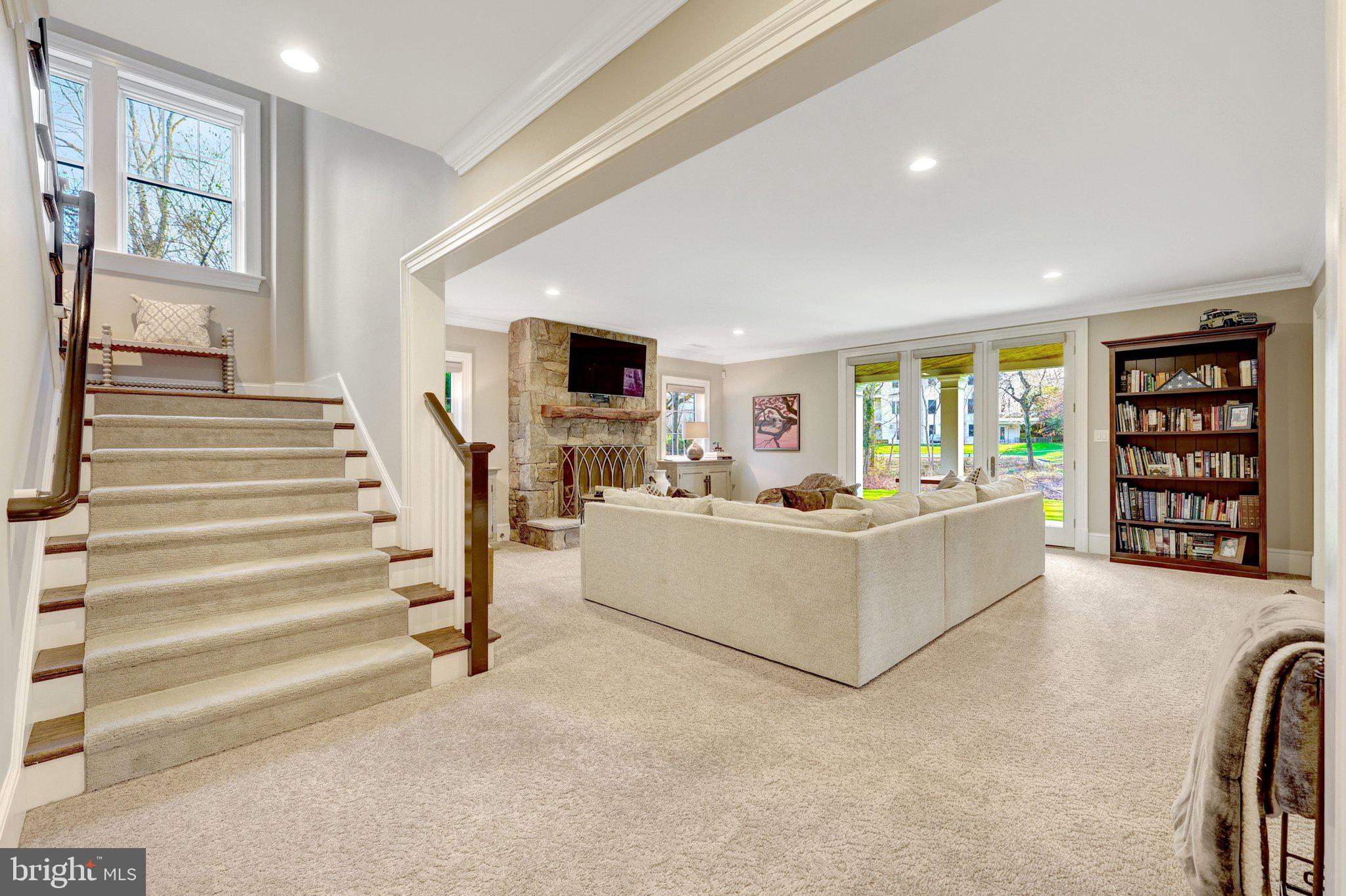 RIVER OAKS - Residential