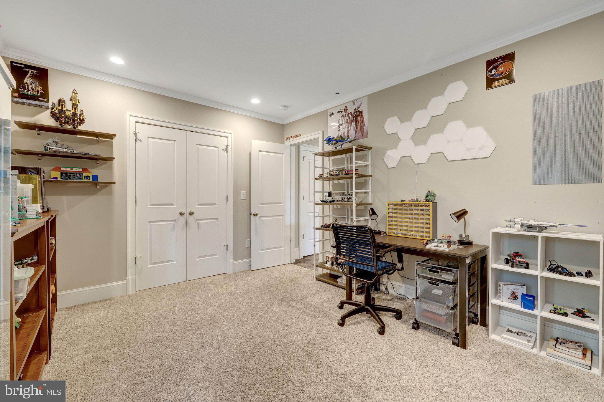 RIVER OAKS - Residential