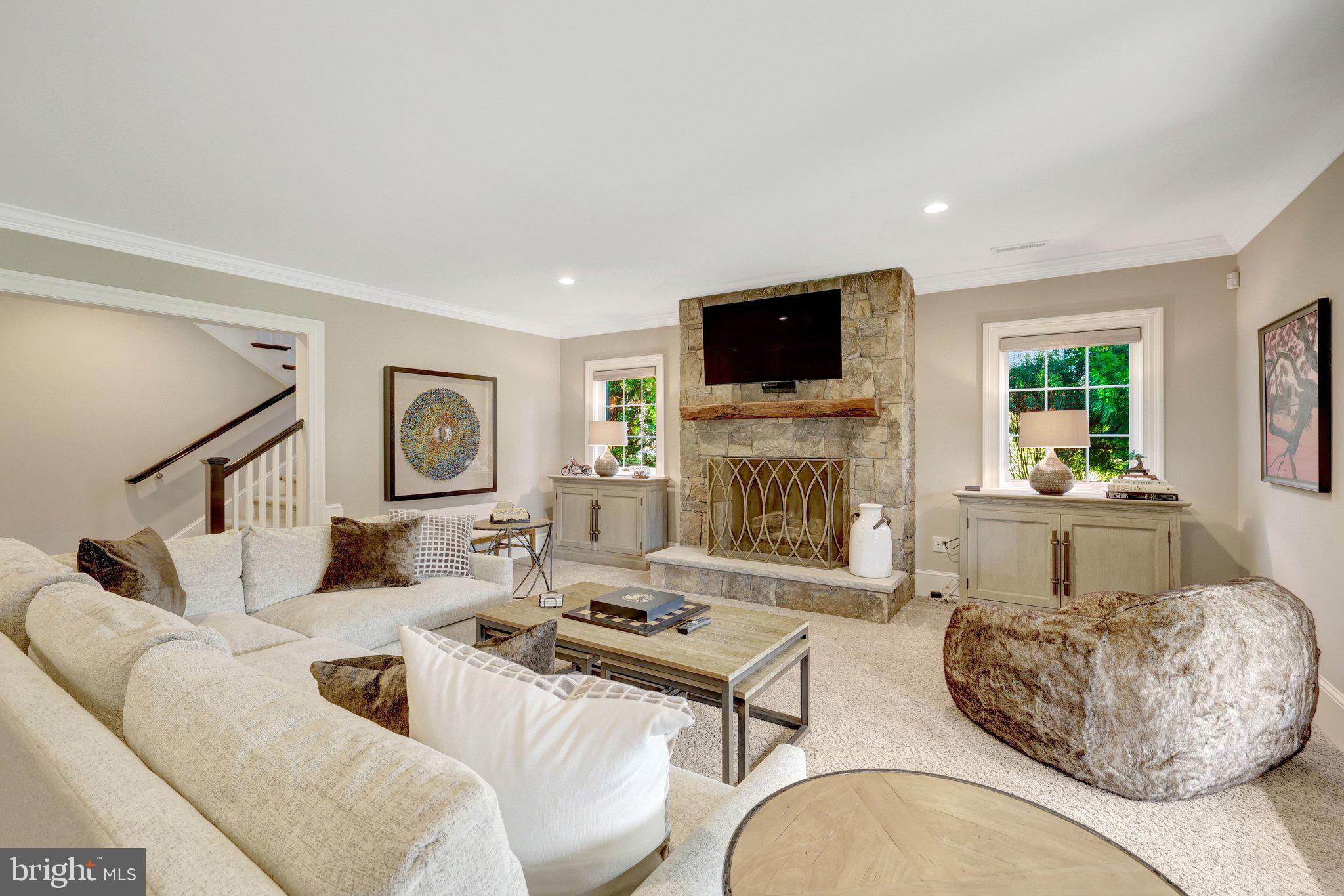 RIVER OAKS - Residential