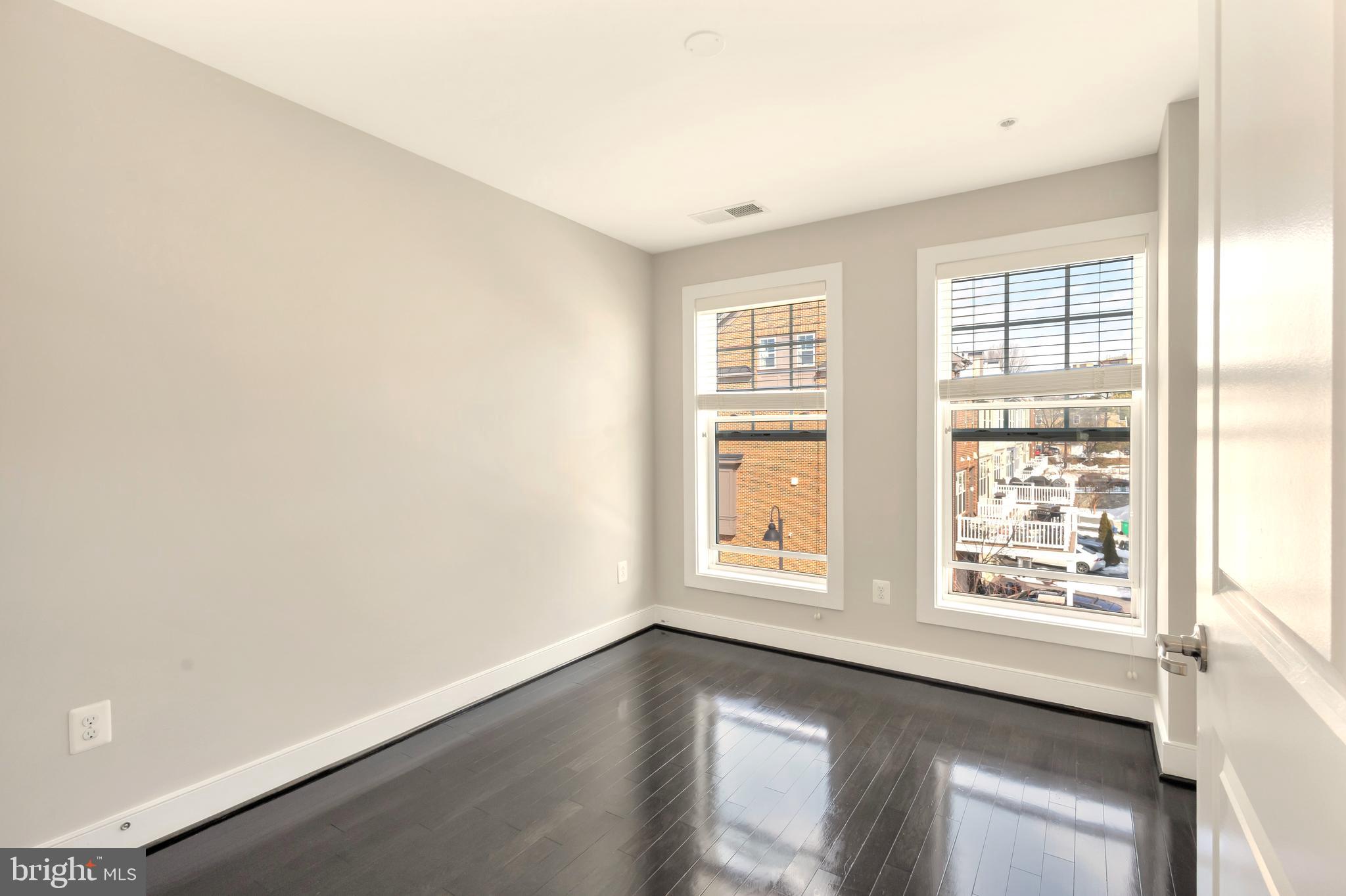 CROWN FARM - Residential