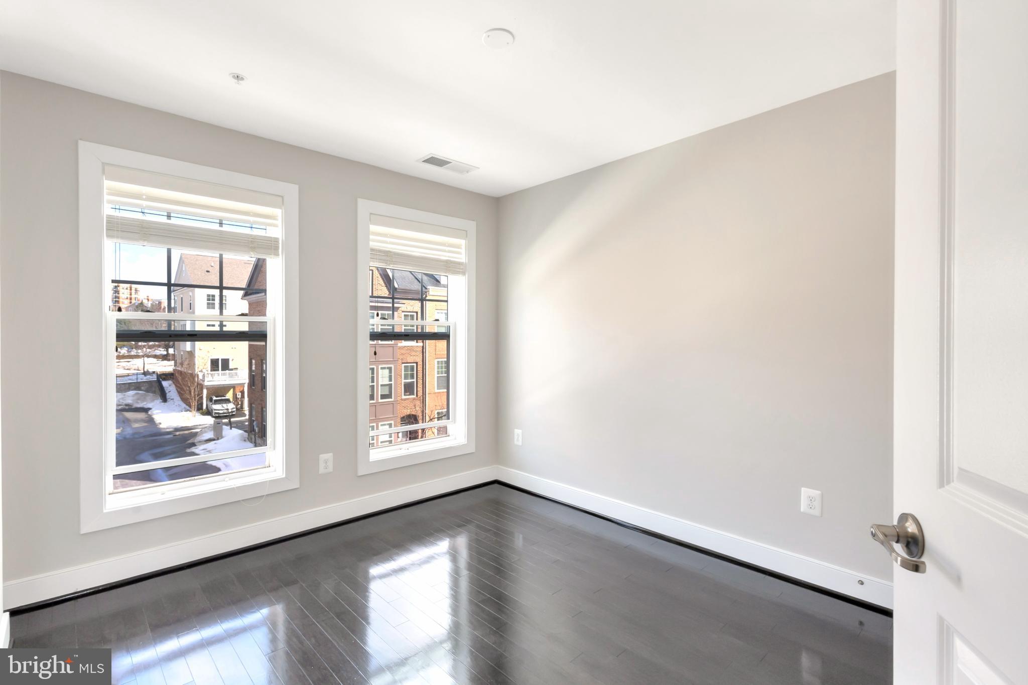 CROWN FARM - Residential